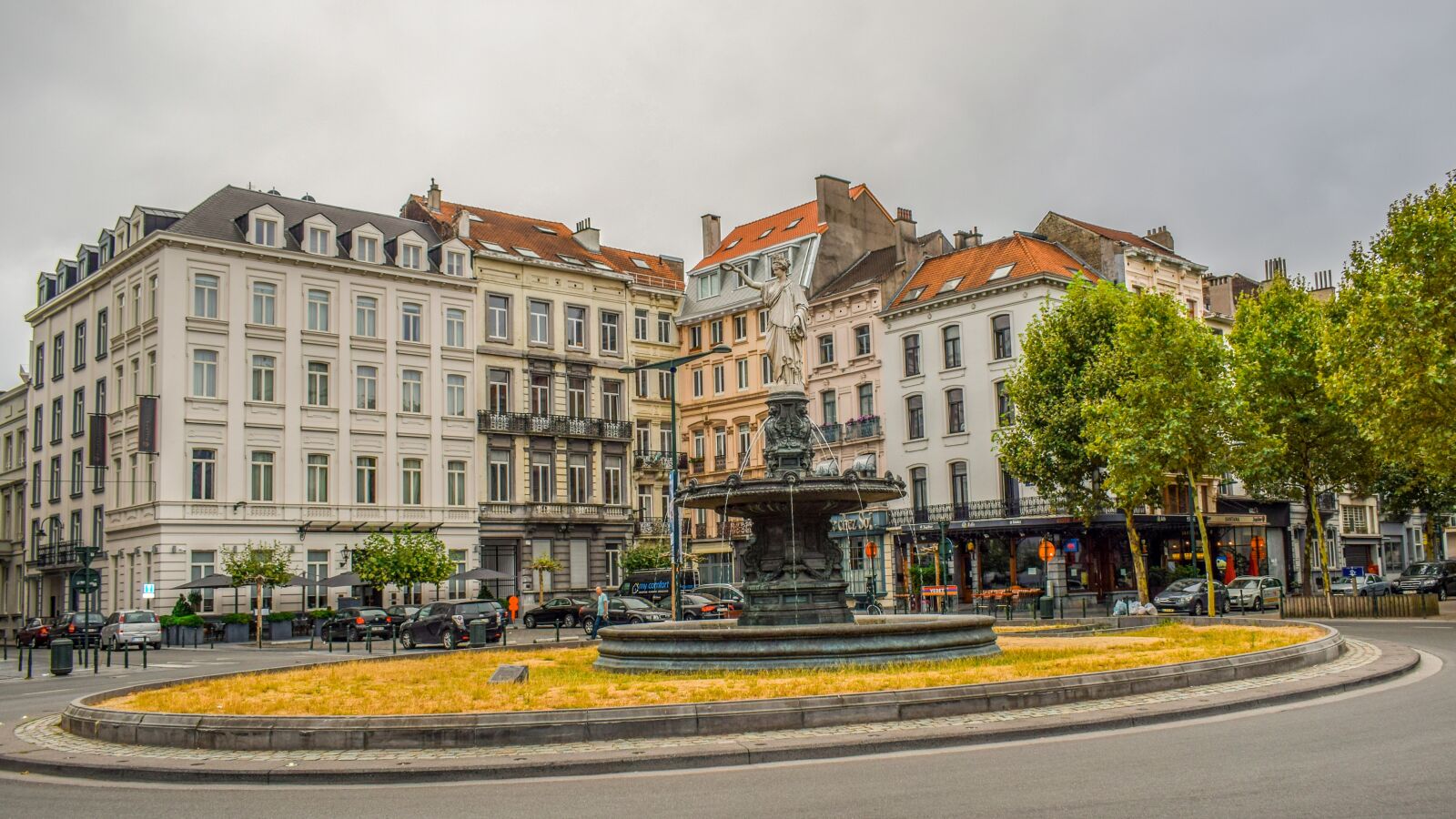 Nikon D3300 sample photo. Roundabout, fountain, street photography