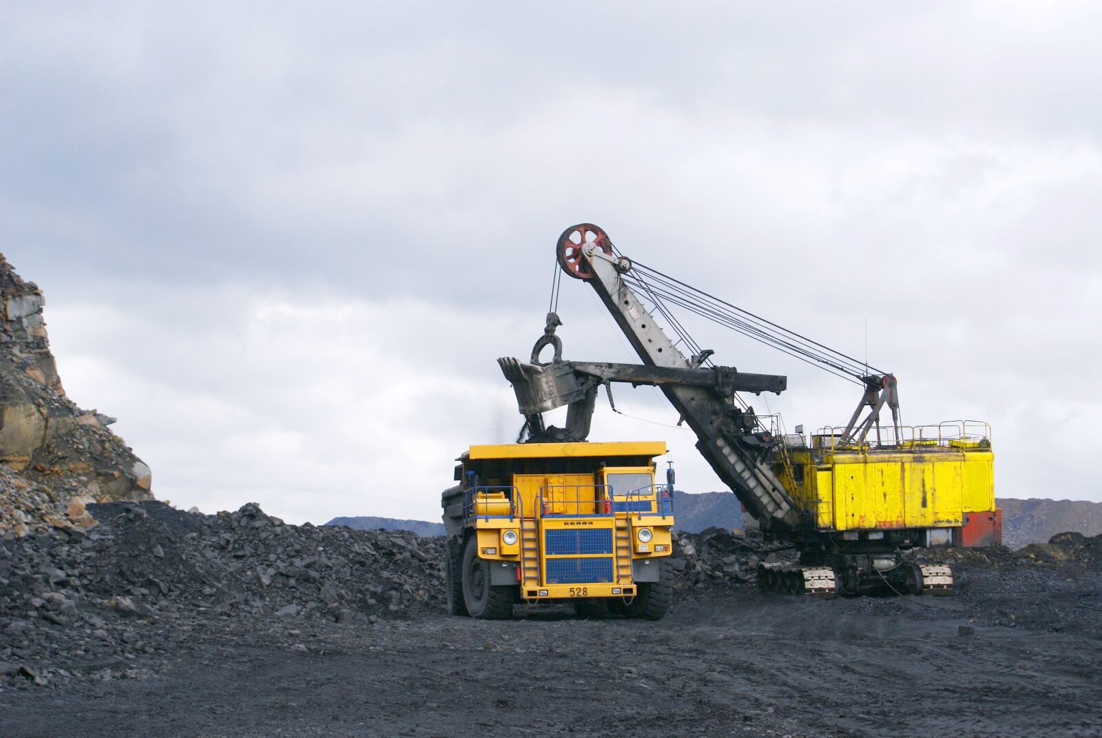 Sony Alpha DSLR-A100 sample photo. Industry, dumper, minerals photography