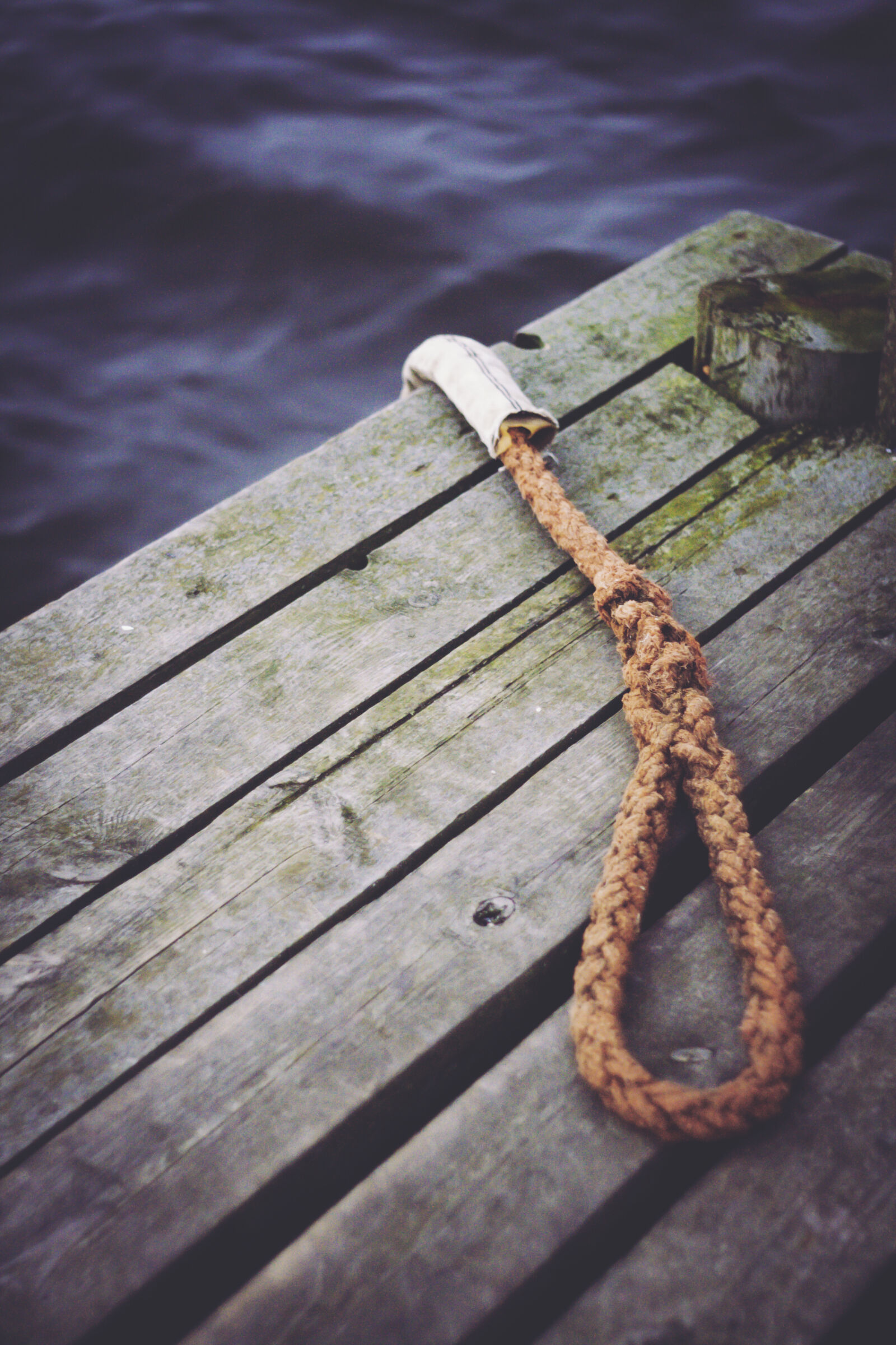 Canon EF 35-80mm f/4-5.6 sample photo. Sea, rope photography