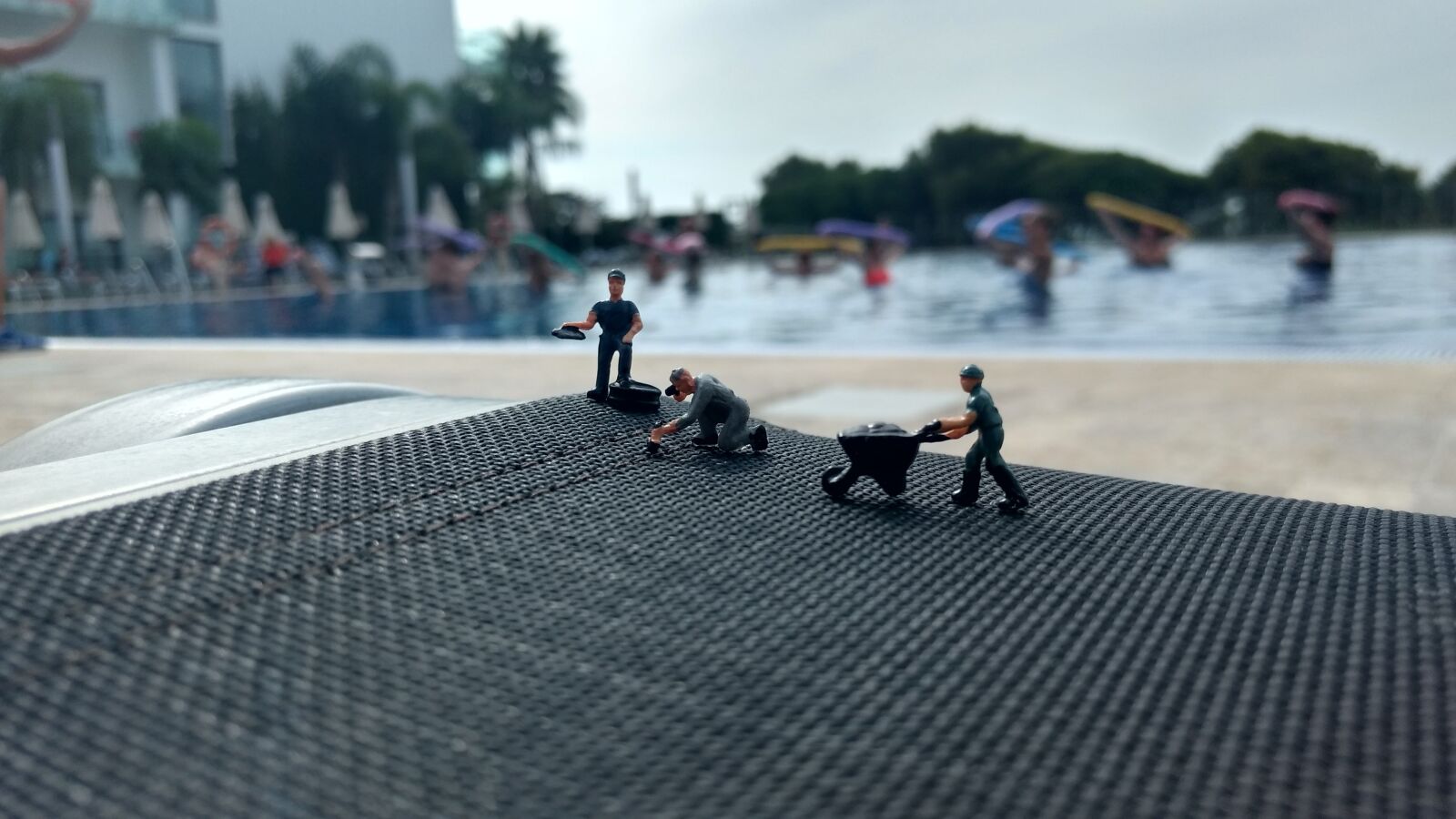 Motorola Moto G (4) sample photo. Miniature figures, water, vacations photography