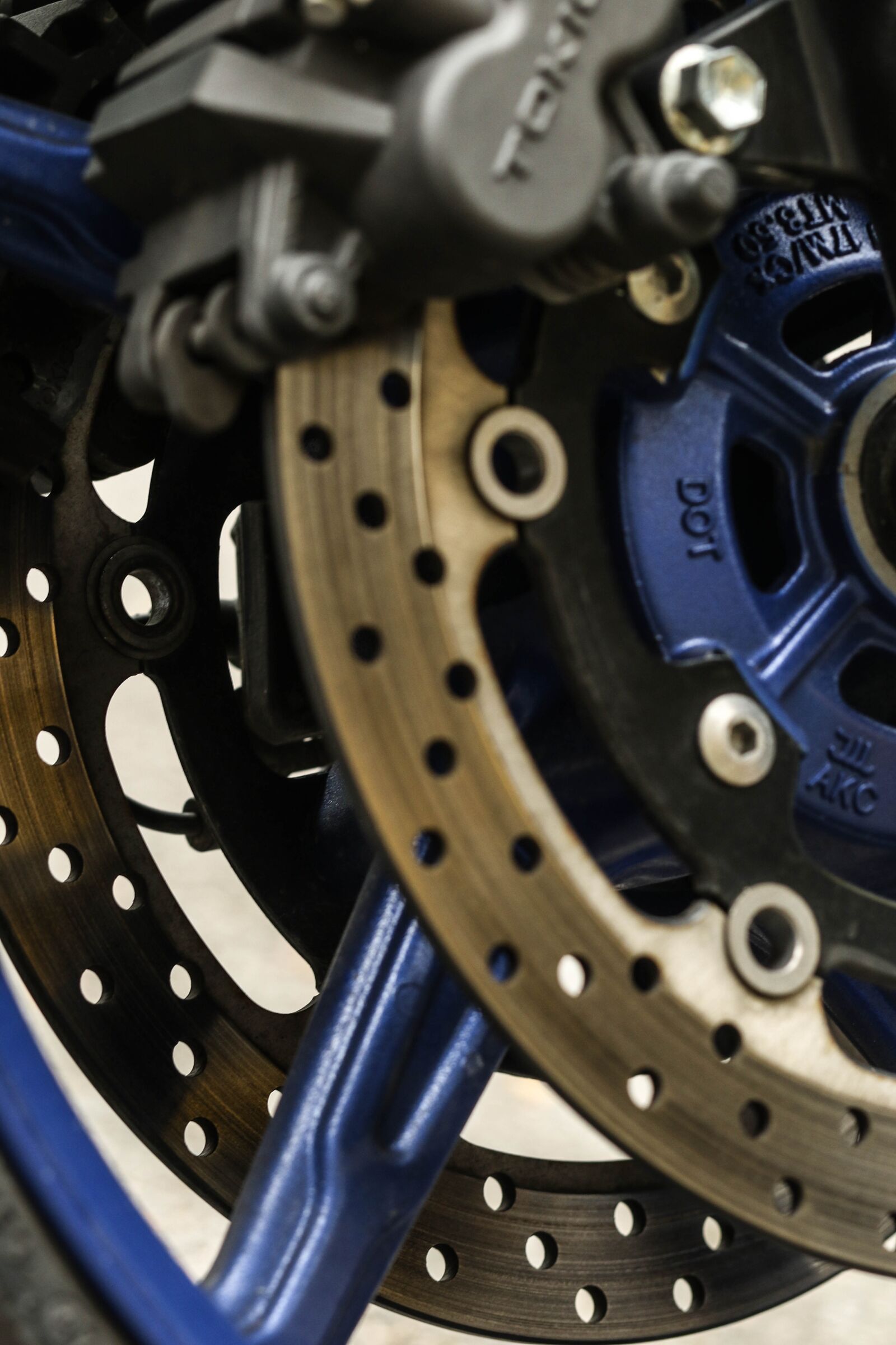 Canon EOS 7D Mark II sample photo. Wheel, motorbike, motorcycle photography