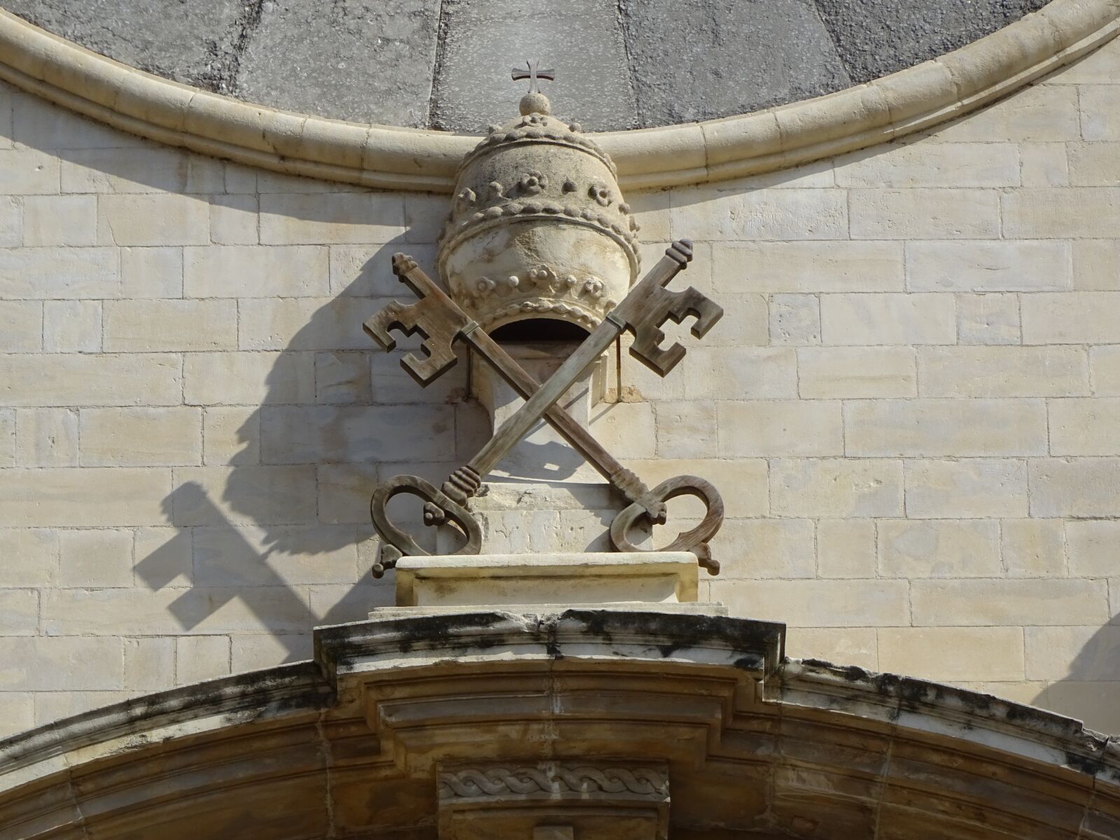 Sony DSC-HX60 sample photo. Keys, cathedral, vic photography