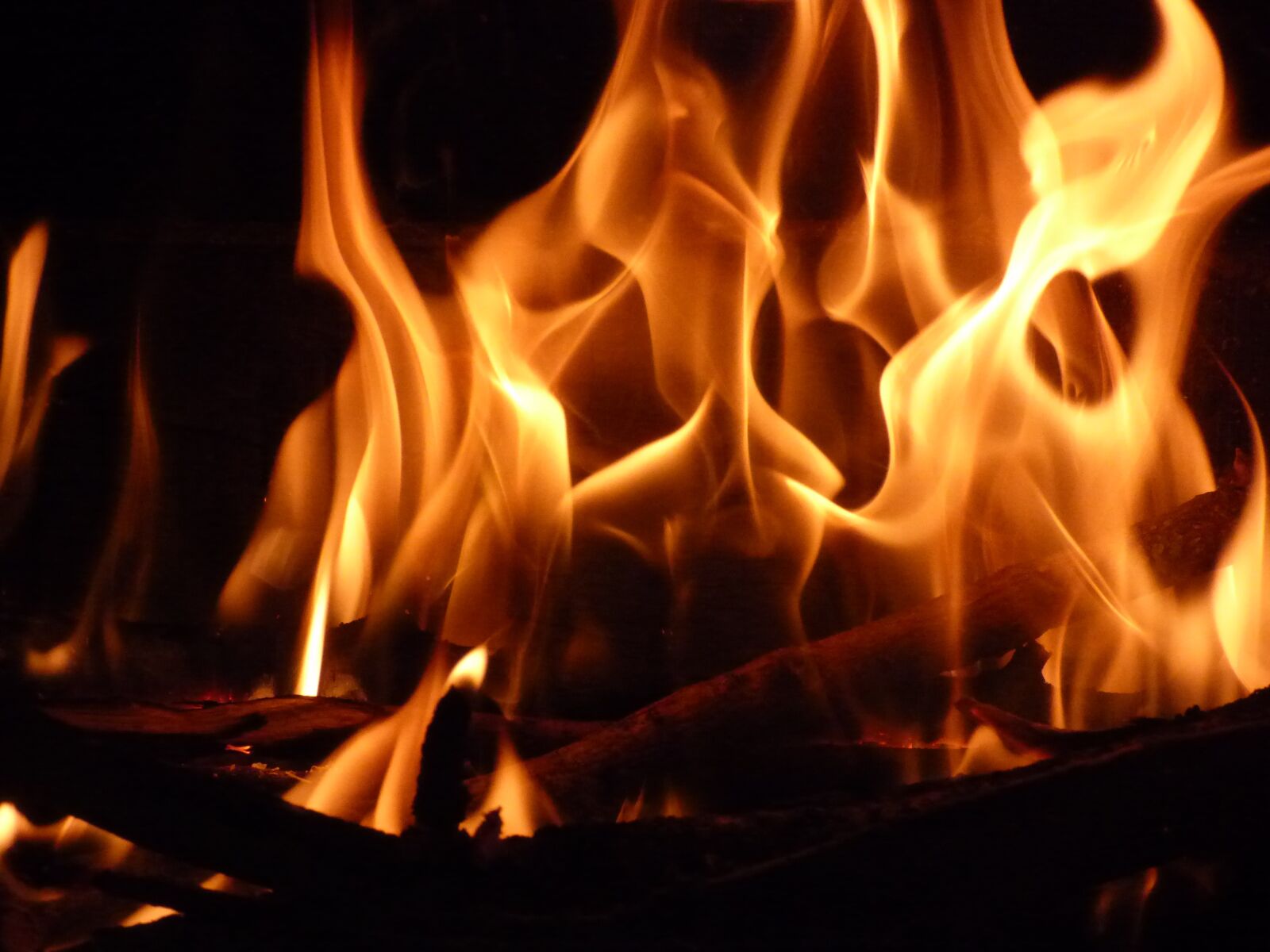 Panasonic DMC-FZ72 sample photo. Fire, fireplace, winter photography