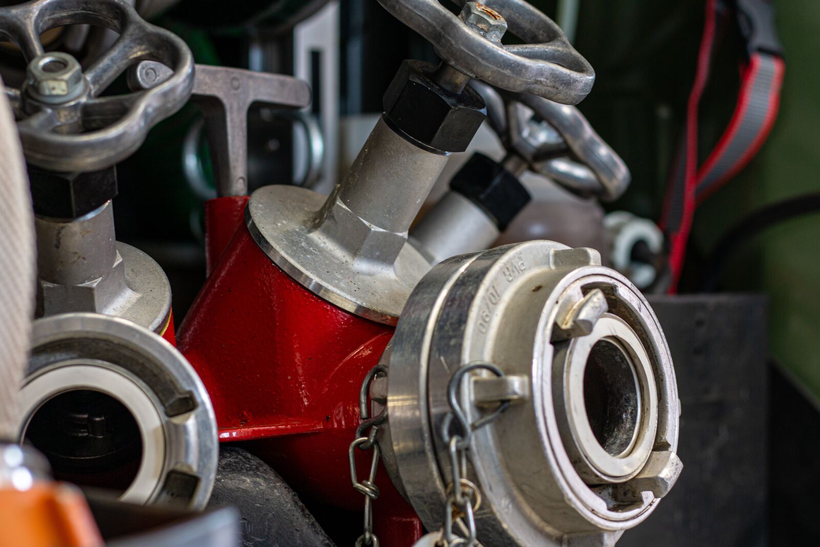 Canon EOS 70D + Canon EF 50mm F1.8 STM sample photo. Fire, distributor, fire hose photography