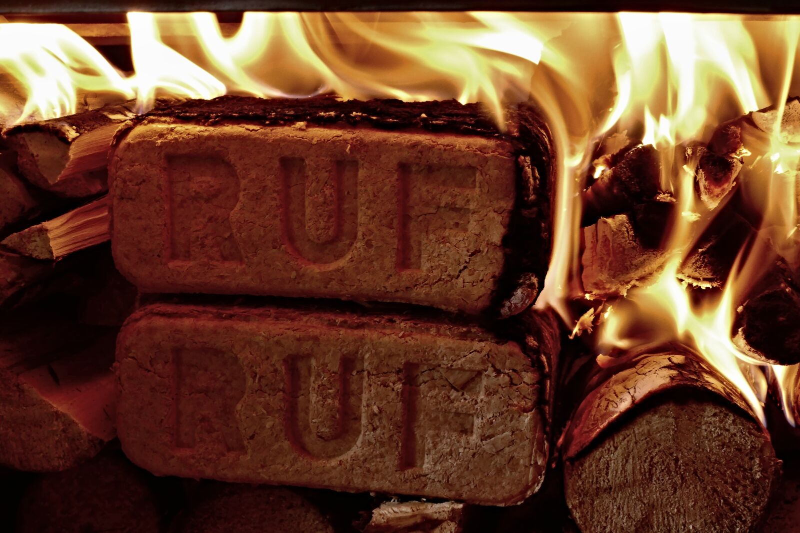 Panasonic Lumix DMC-FZ1000 sample photo. Wooden, briquettes, wood photography