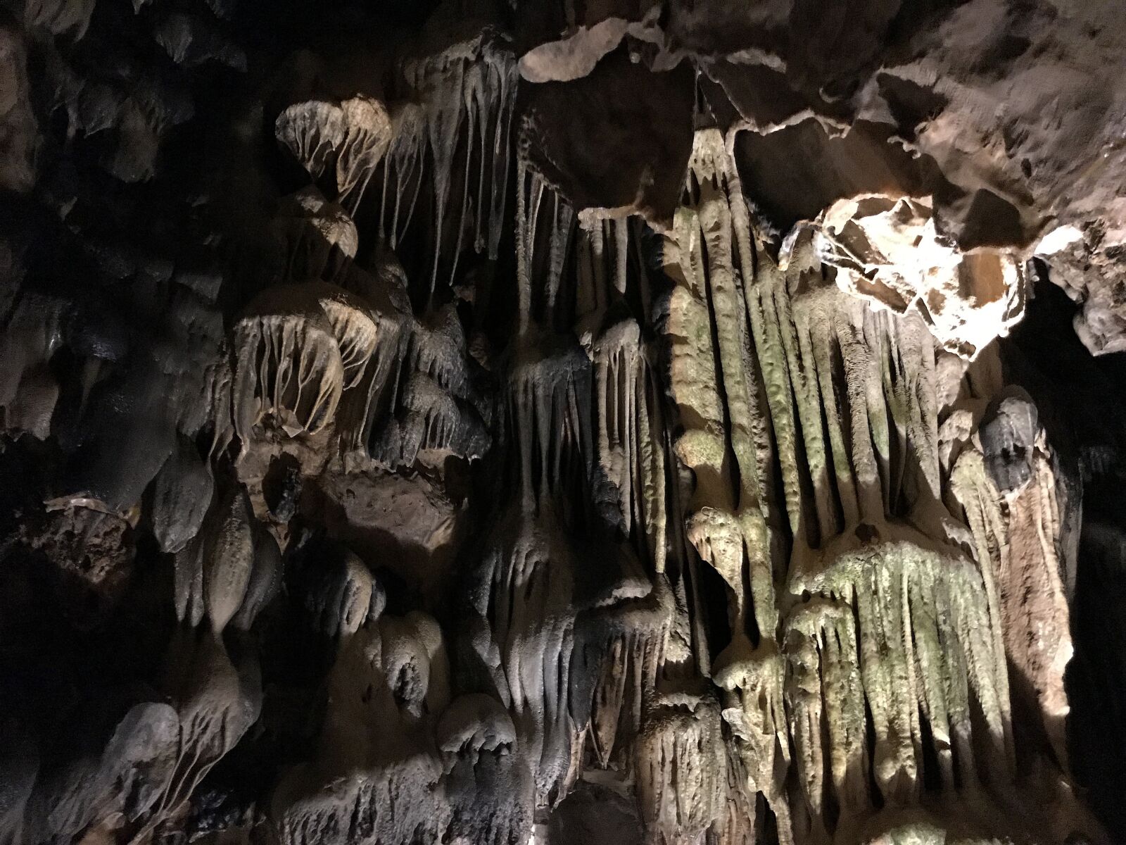 iPhone 7 back camera 3.99mm f/1.8 sample photo. Cave, stalactite, nature photography