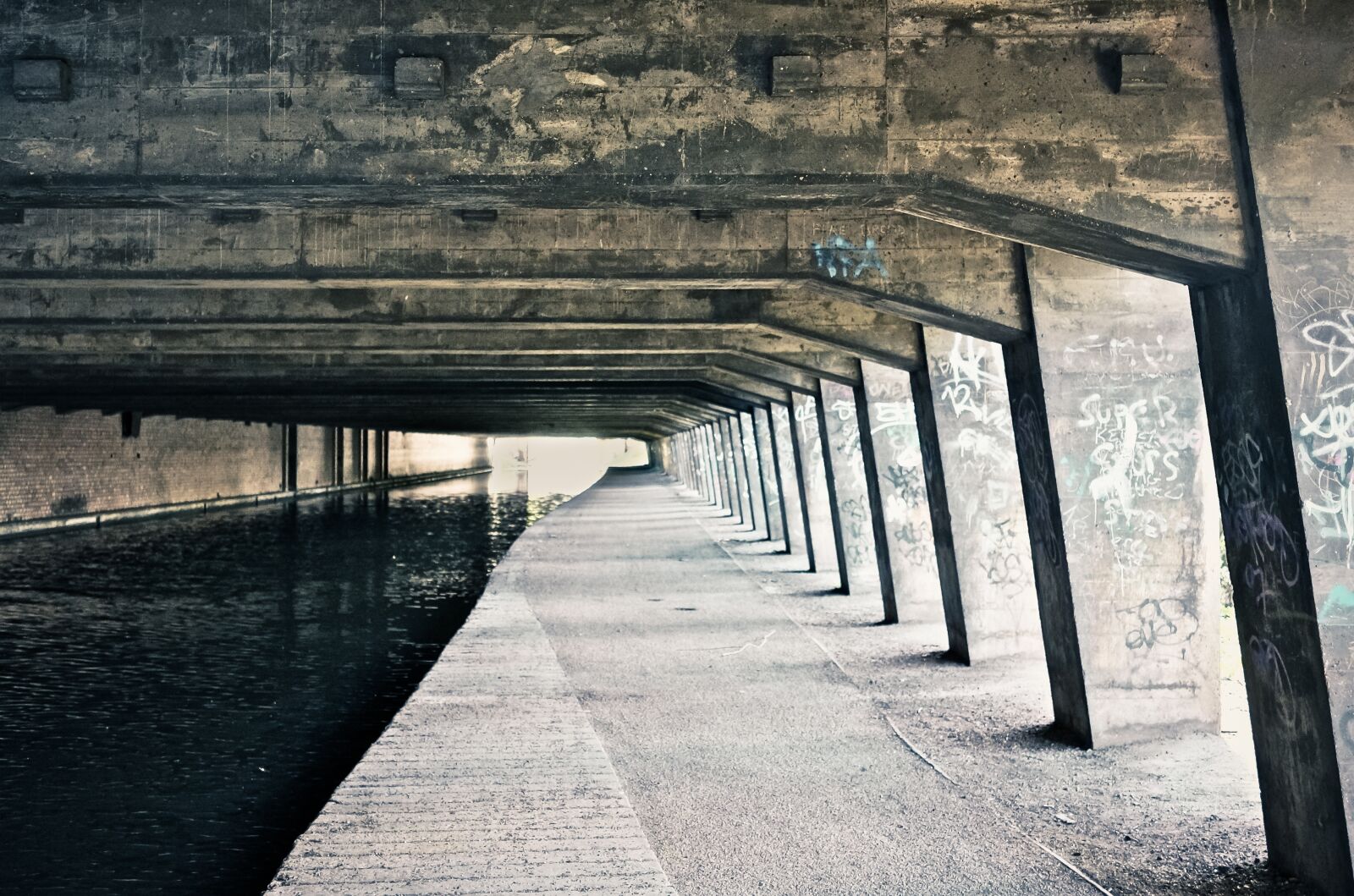 Fujifilm X-E1 sample photo. Architecture, concrete, canal photography
