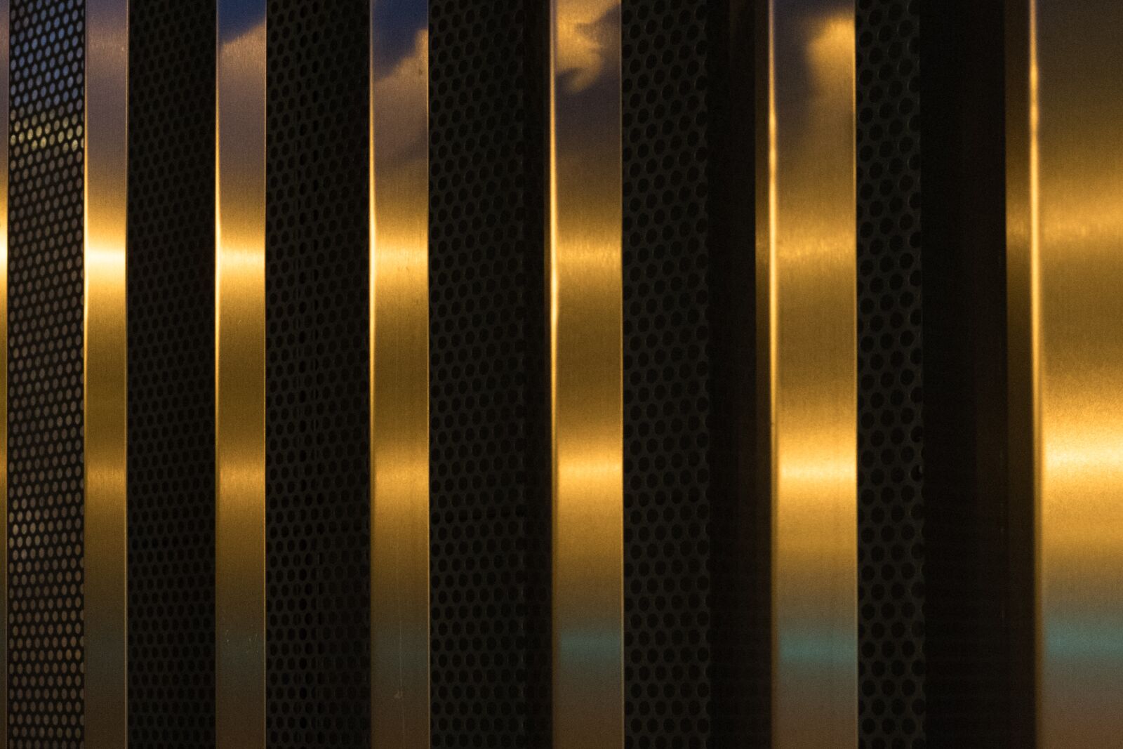 Fujifilm XF 18-55mm F2.8-4 R LM OIS sample photo. Vertical, golden, metal photography
