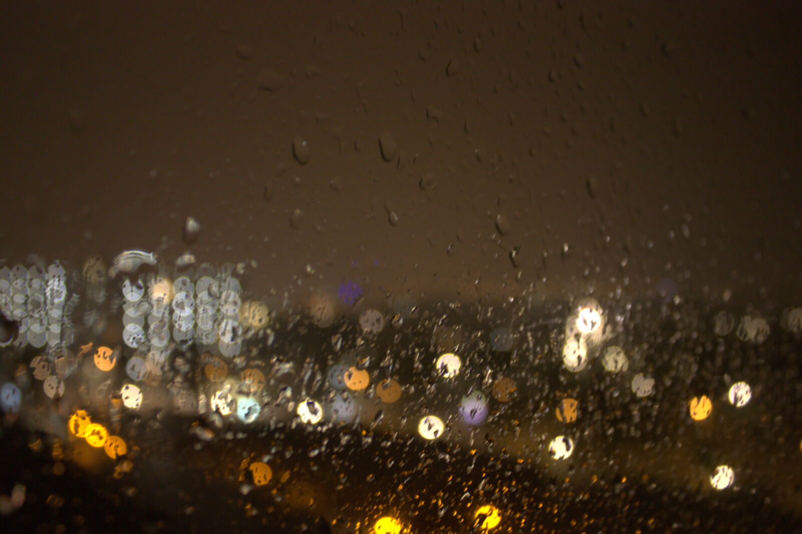 Canon EOS 450D (EOS Rebel XSi / EOS Kiss X2) sample photo. Dark, focus, lights, night photography