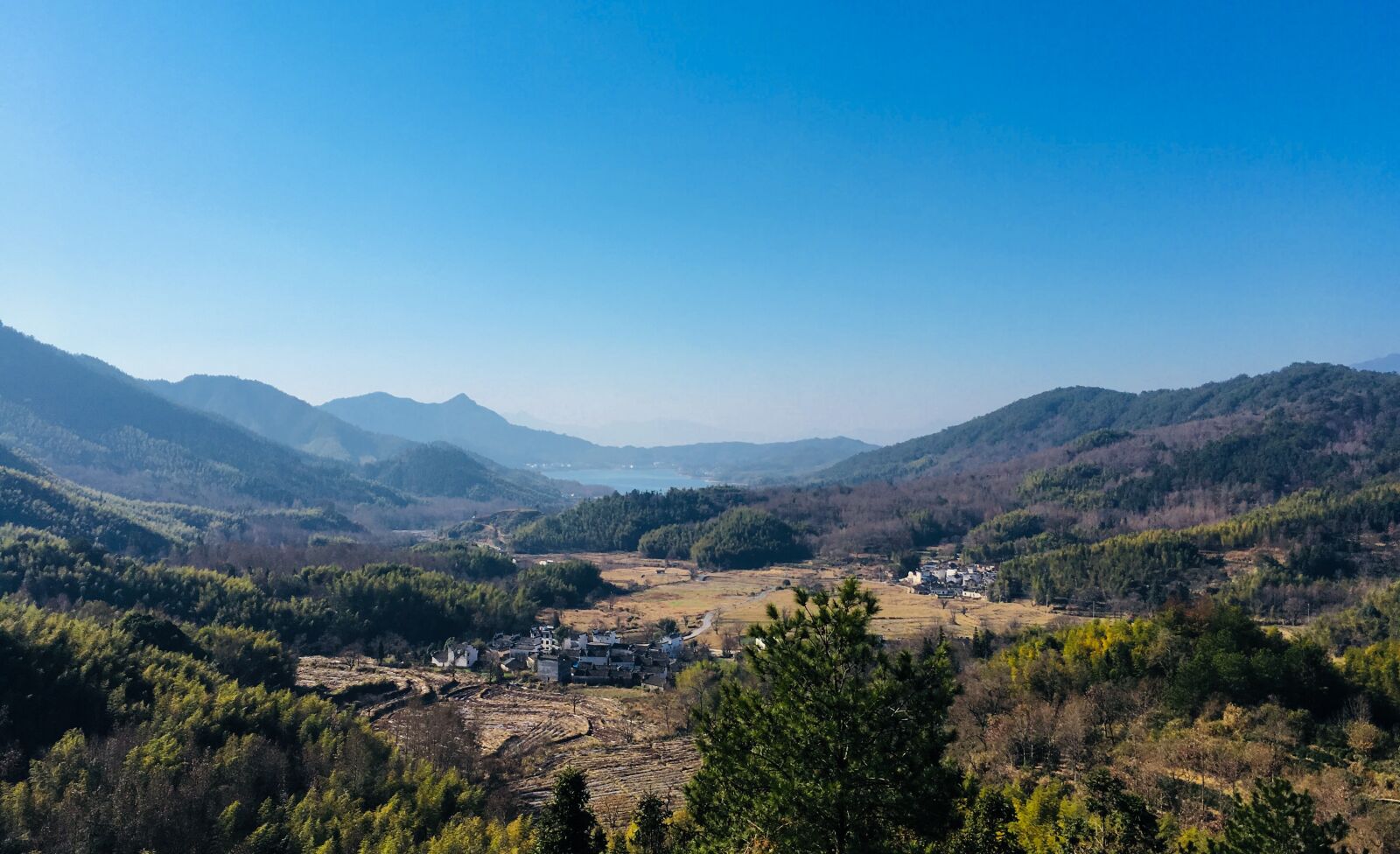 iPhone SE back camera 4.15mm f/2.2 sample photo. The scenery, huangshan, valley photography