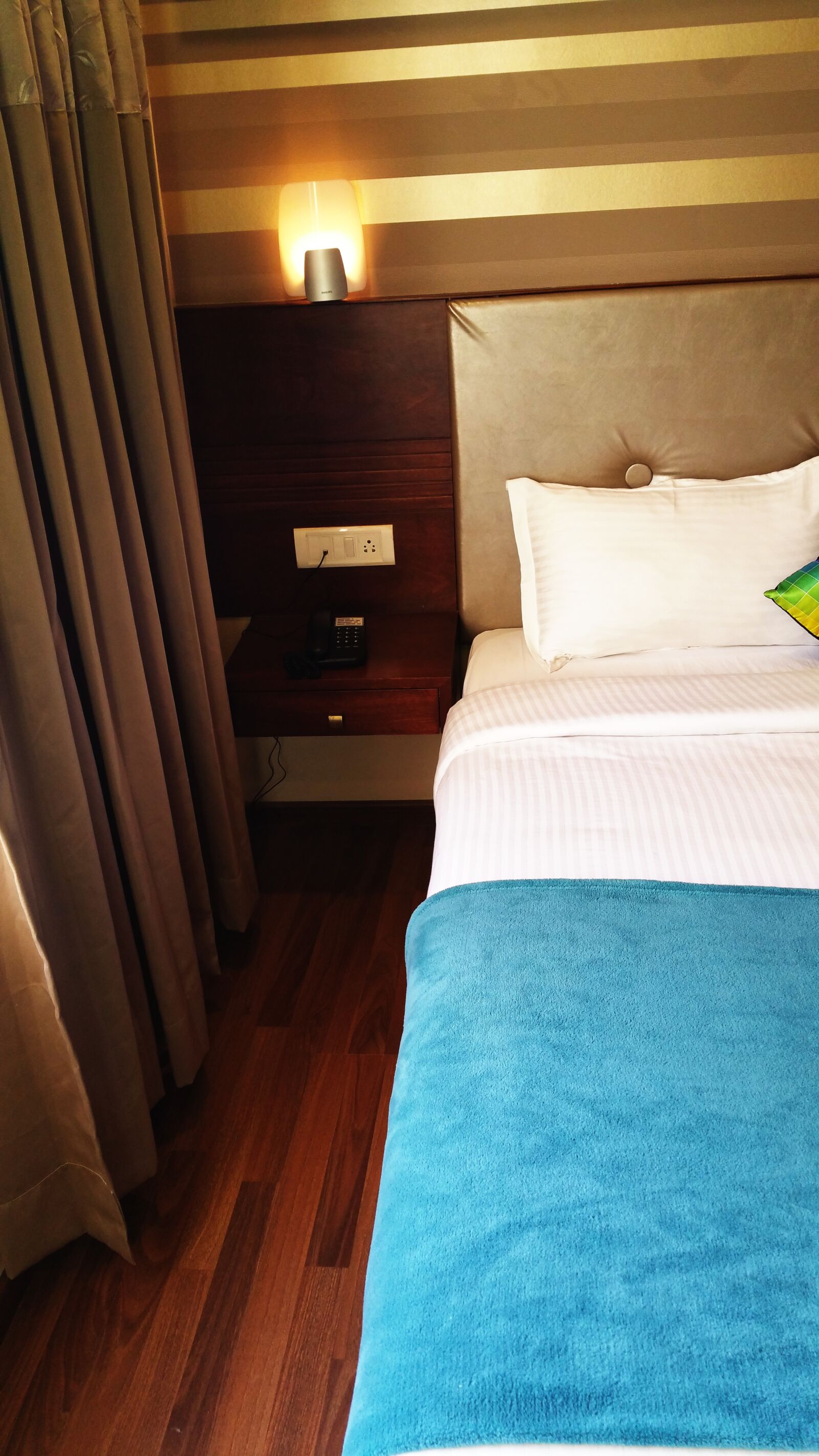 Samsung Galaxy Note4 sample photo. Bed, bedroom, blue, brown photography