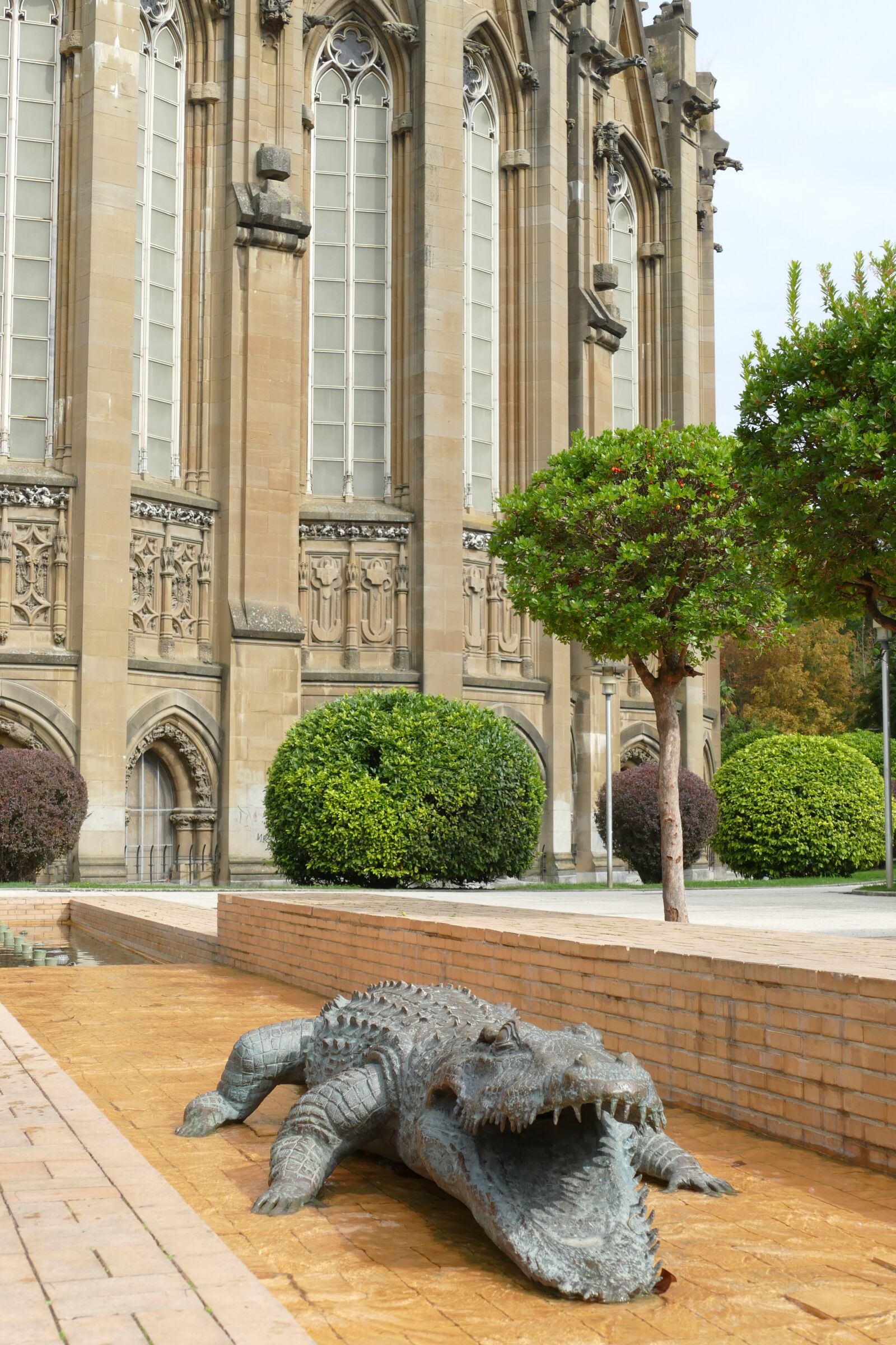 Panasonic Lumix DMC-FZ1000 sample photo. Crocodile, image, statue photography