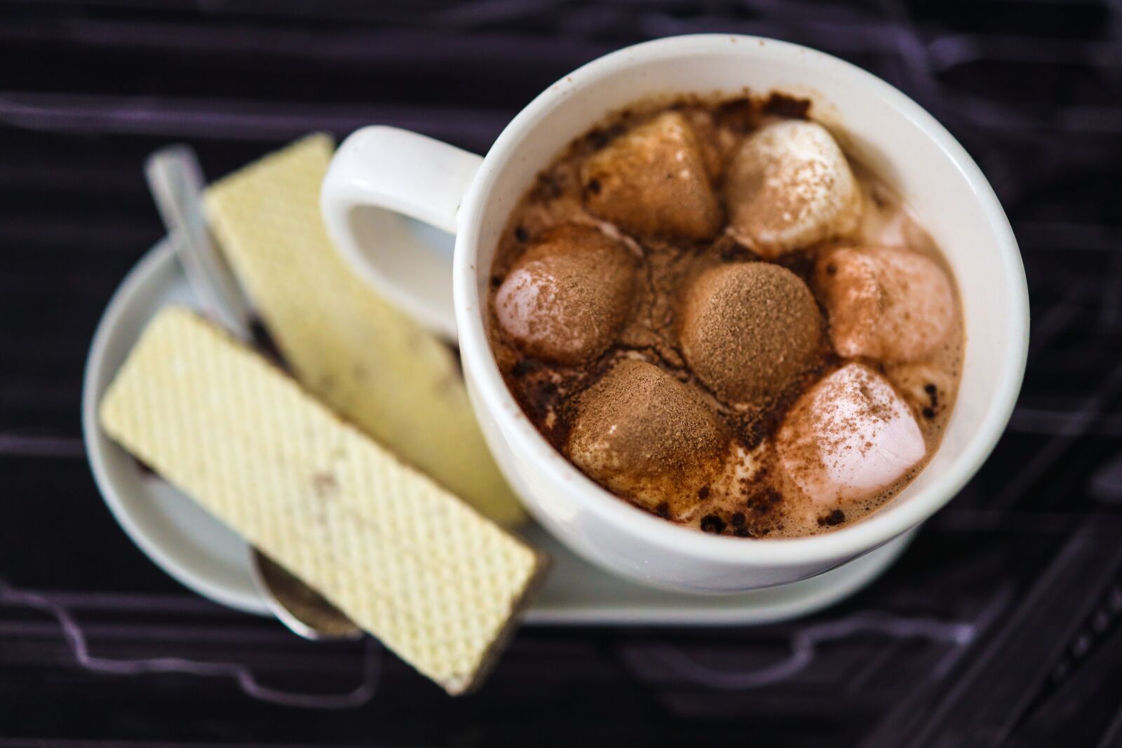 Canon EOS R + Canon RF 35mm F1.8 IS STM Macro sample photo. Hot chocolate, marshmallows, chocolate photography