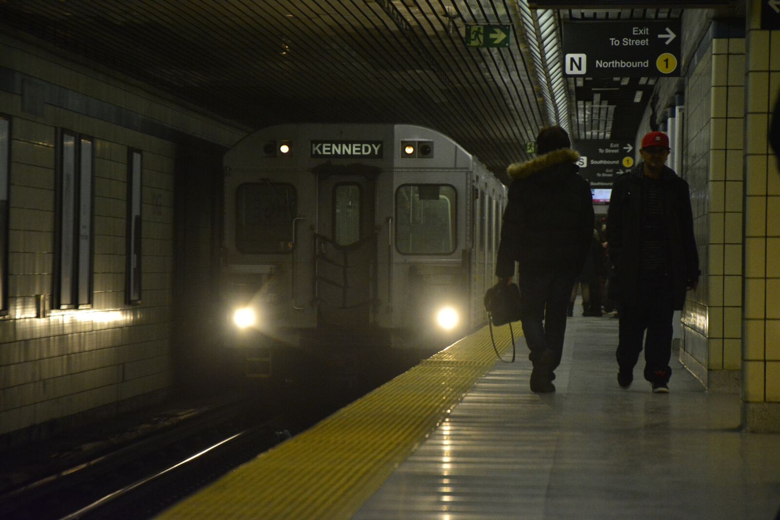 Nikon D5200 sample photo. Toronto, train, canada photography