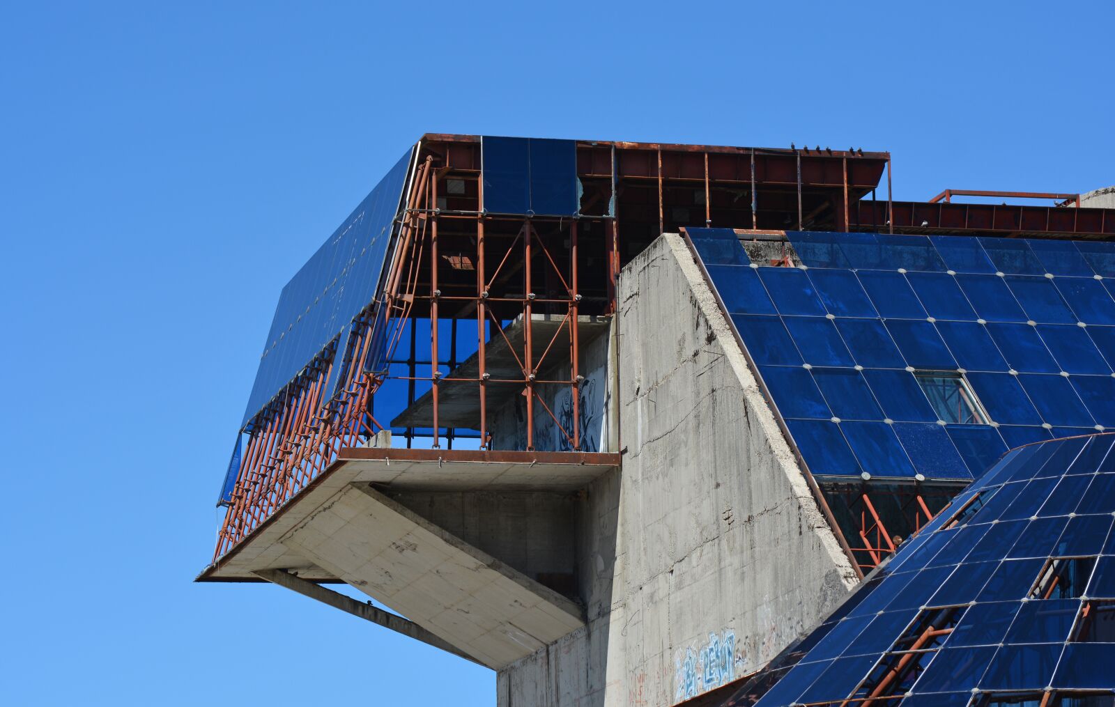 Nikon D5200 sample photo. Architecture ruin, concrete, glass photography