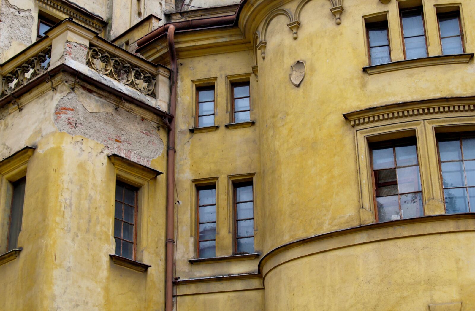 Canon EOS 1300D (EOS Rebel T6 / EOS Kiss X80) sample photo. Prague, building, architecture photography