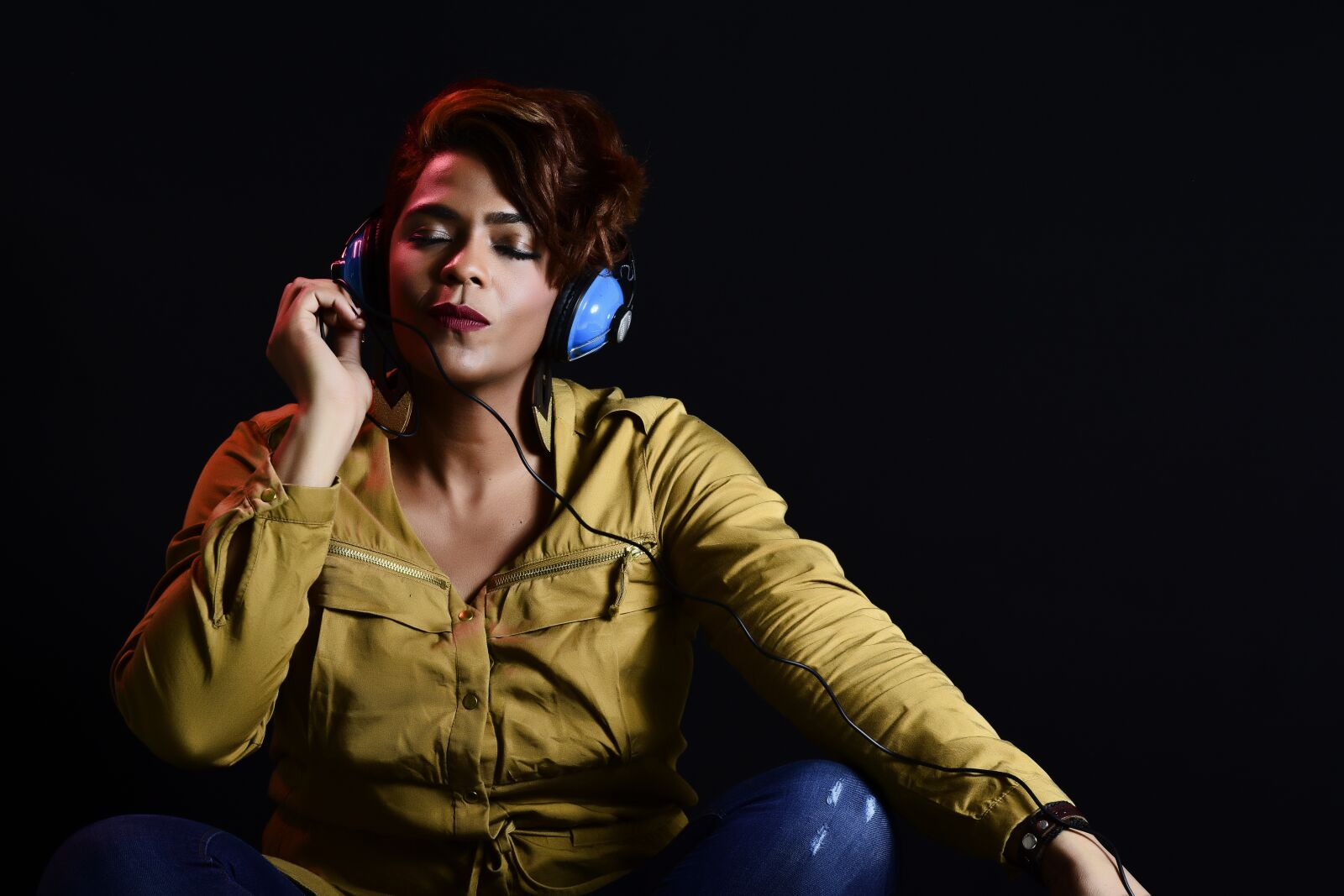 Nikon D7200 sample photo. Adult, music, listening photography