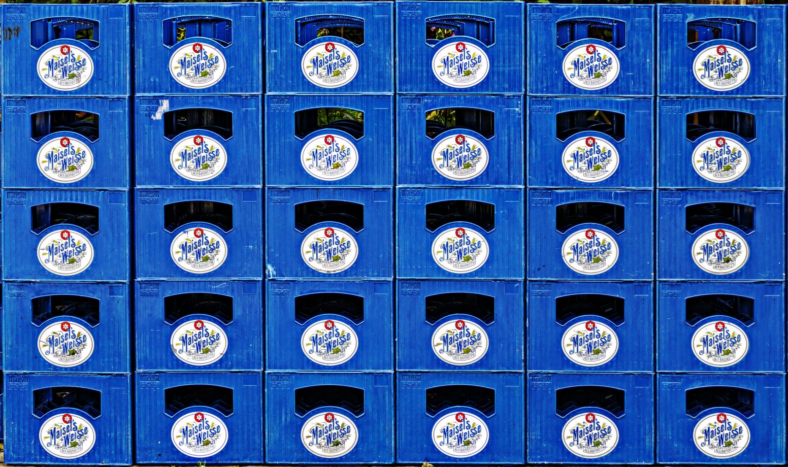 Panasonic Lumix DMC-FZ1000 sample photo. Beer boxes, crates, stacked photography