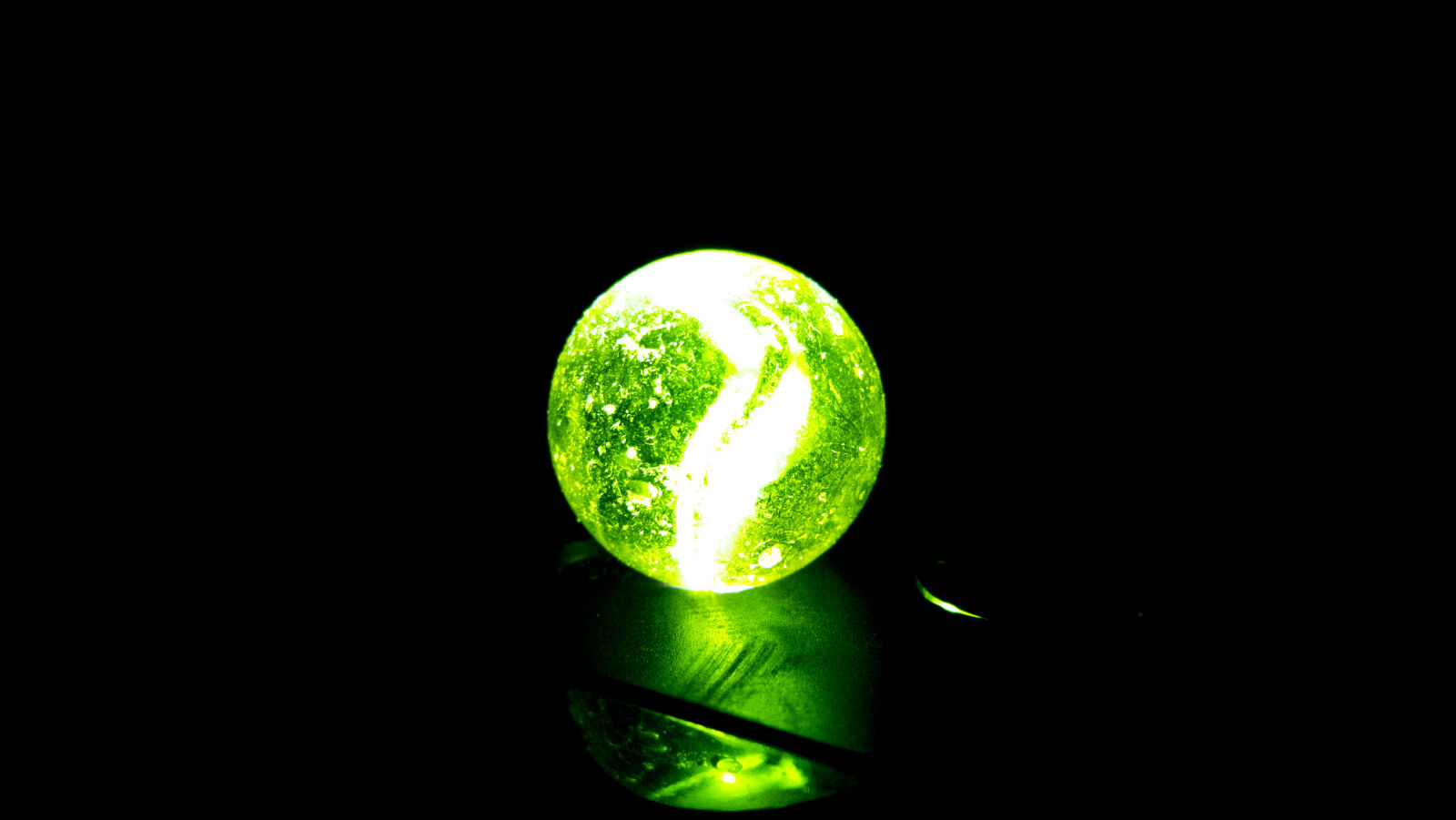 Panasonic Lumix DMC-FZ40 (Lumix DMC-FZ45) sample photo. Ball, black, black, and photography
