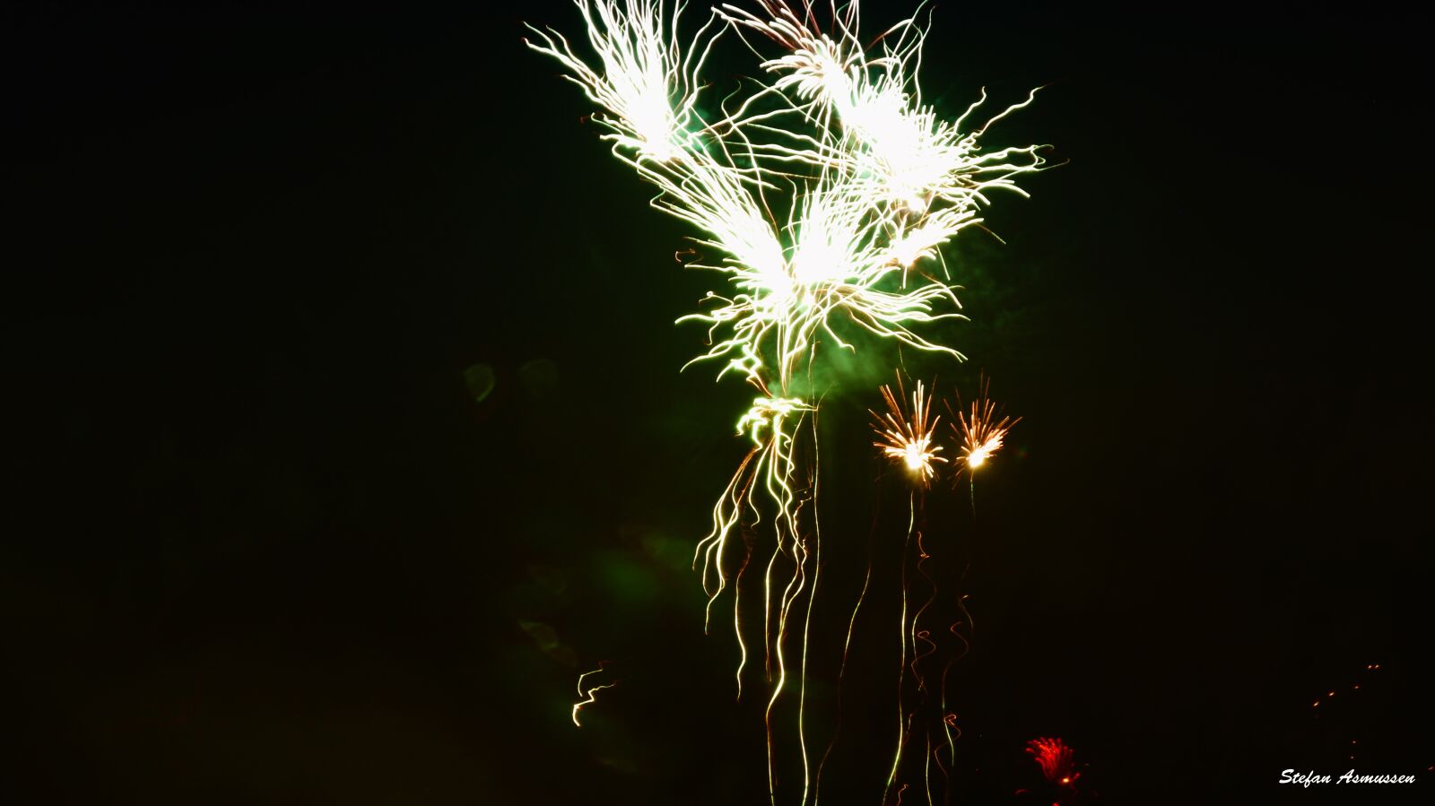 Canon EOS 600D (Rebel EOS T3i / EOS Kiss X5) sample photo. Fireworks, new year's eve photography