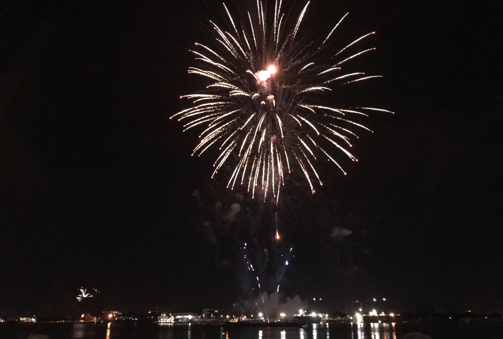 Apple iPhone 7 Plus sample photo. Fireworks, 4th of july photography