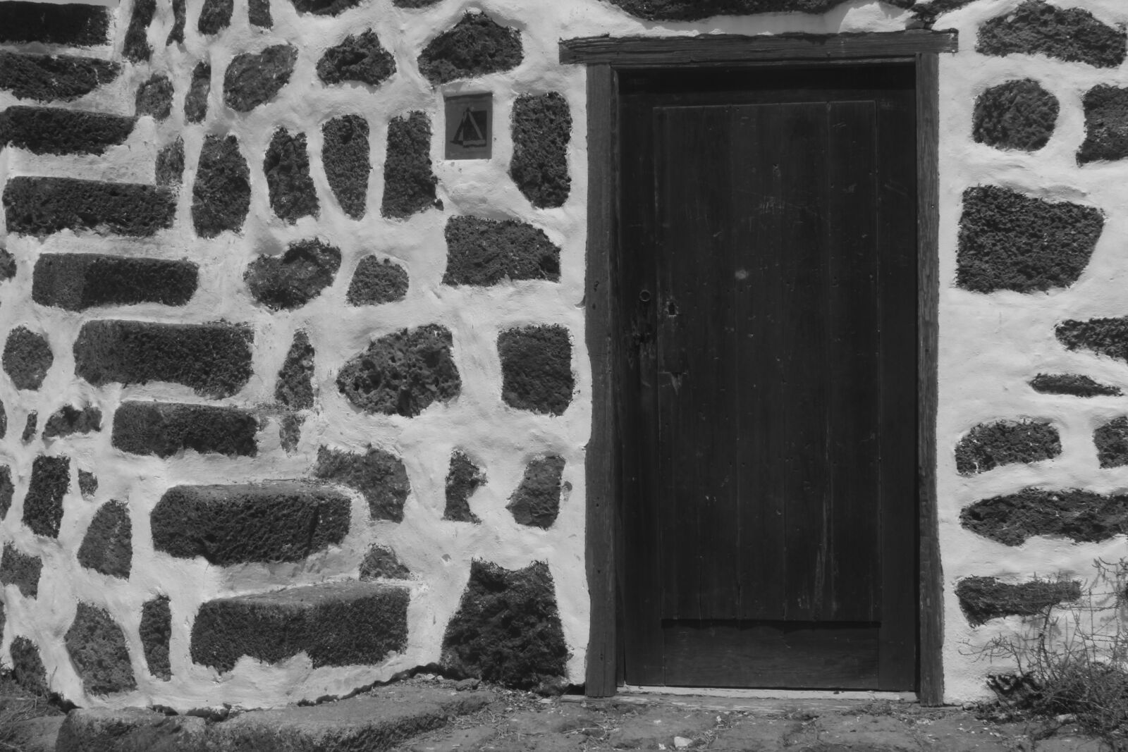 Canon EOS 600D (Rebel EOS T3i / EOS Kiss X5) sample photo. Door, stairs, castle photography