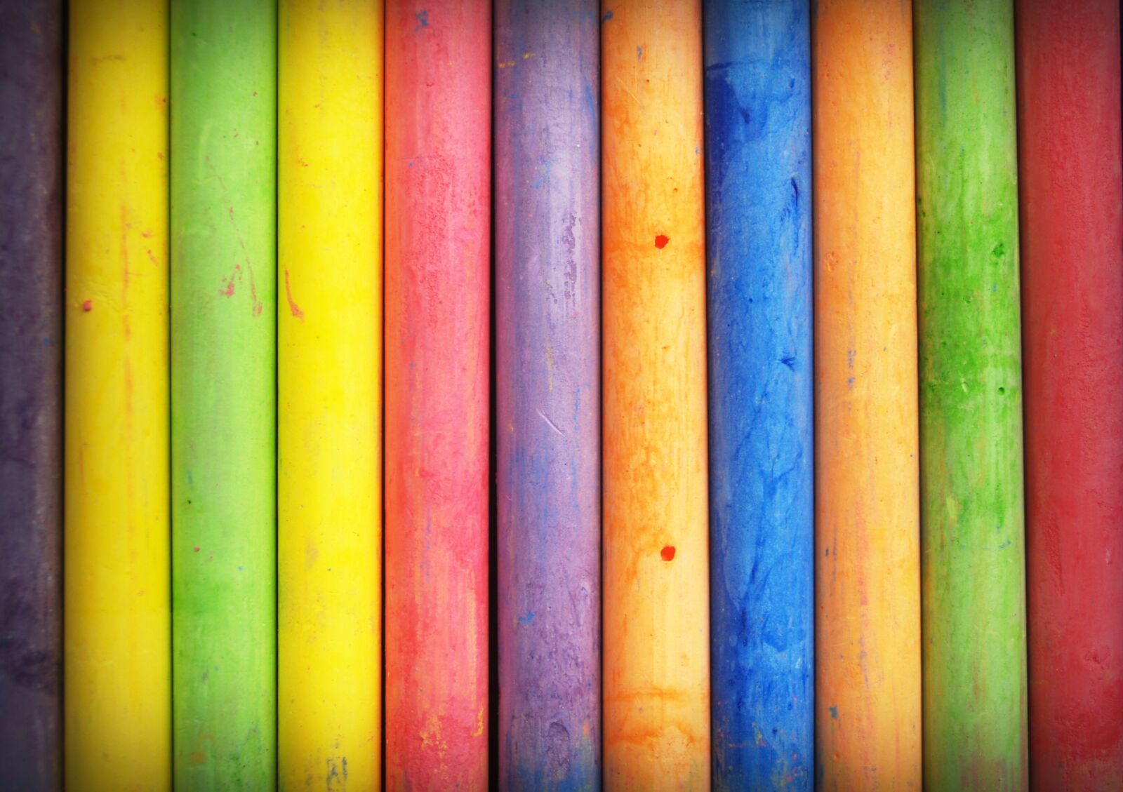 Olympus E-300 (EVOLT E-300) sample photo. Chalk, color, red photography