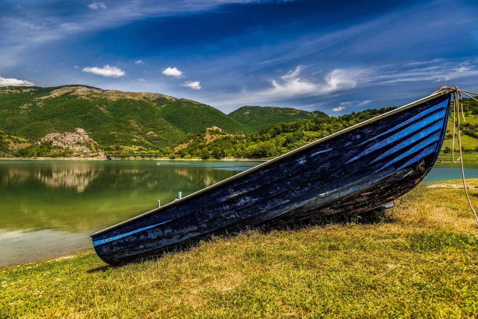 Canon EF 24-105mm F4L IS USM sample photo. Boat, lake, sky photography