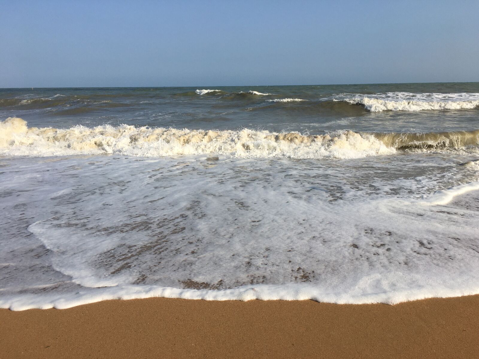 iPhone 6s Plus back camera 4.15mm f/2.2 sample photo. Sea, beach, waves photography
