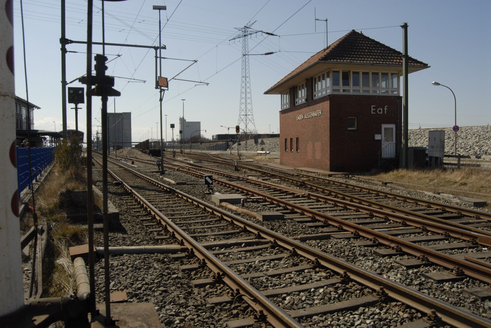 Nikon D200 sample photo. Train, rails, house photography