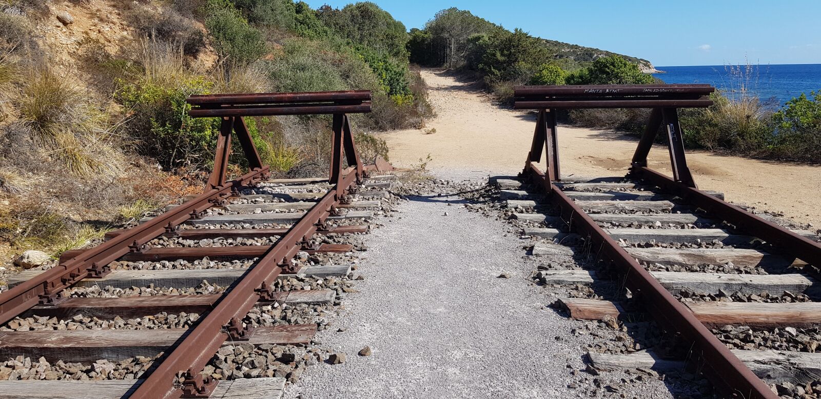 Samsung Galaxy S8 sample photo. Rail, end, italy photography