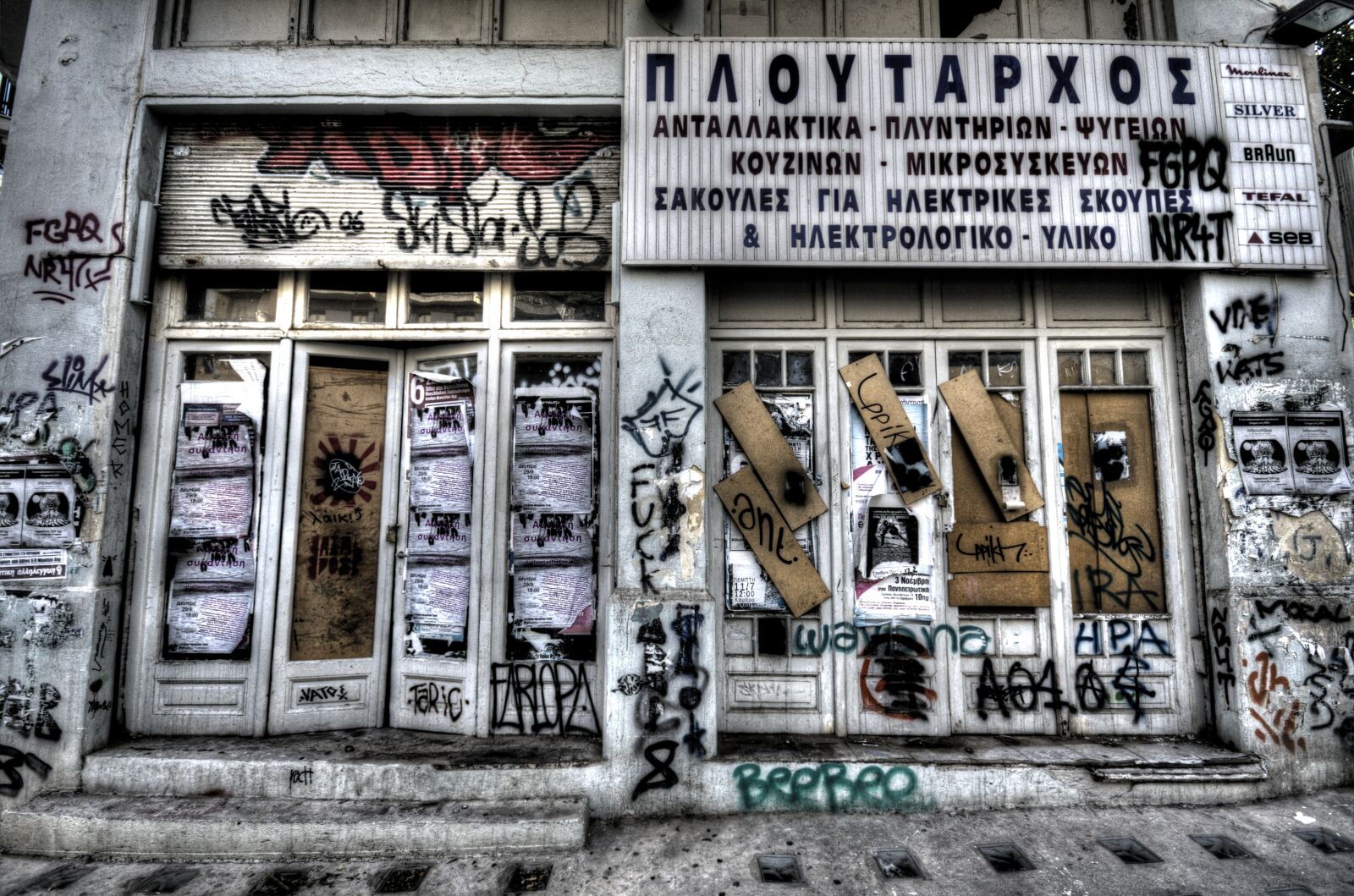 Nikon D7000 + Sigma 10-20mm F4-5.6 EX DC HSM sample photo. Graffiti, door, closed, greece photography
