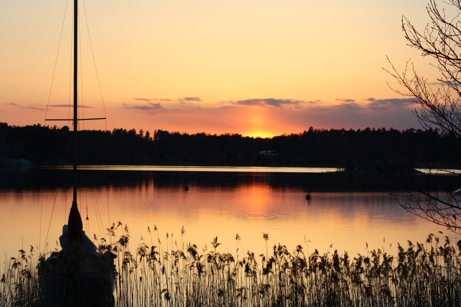 Canon EOS 1000D (EOS Digital Rebel XS / EOS Kiss F) sample photo. Sunset, body of water photography