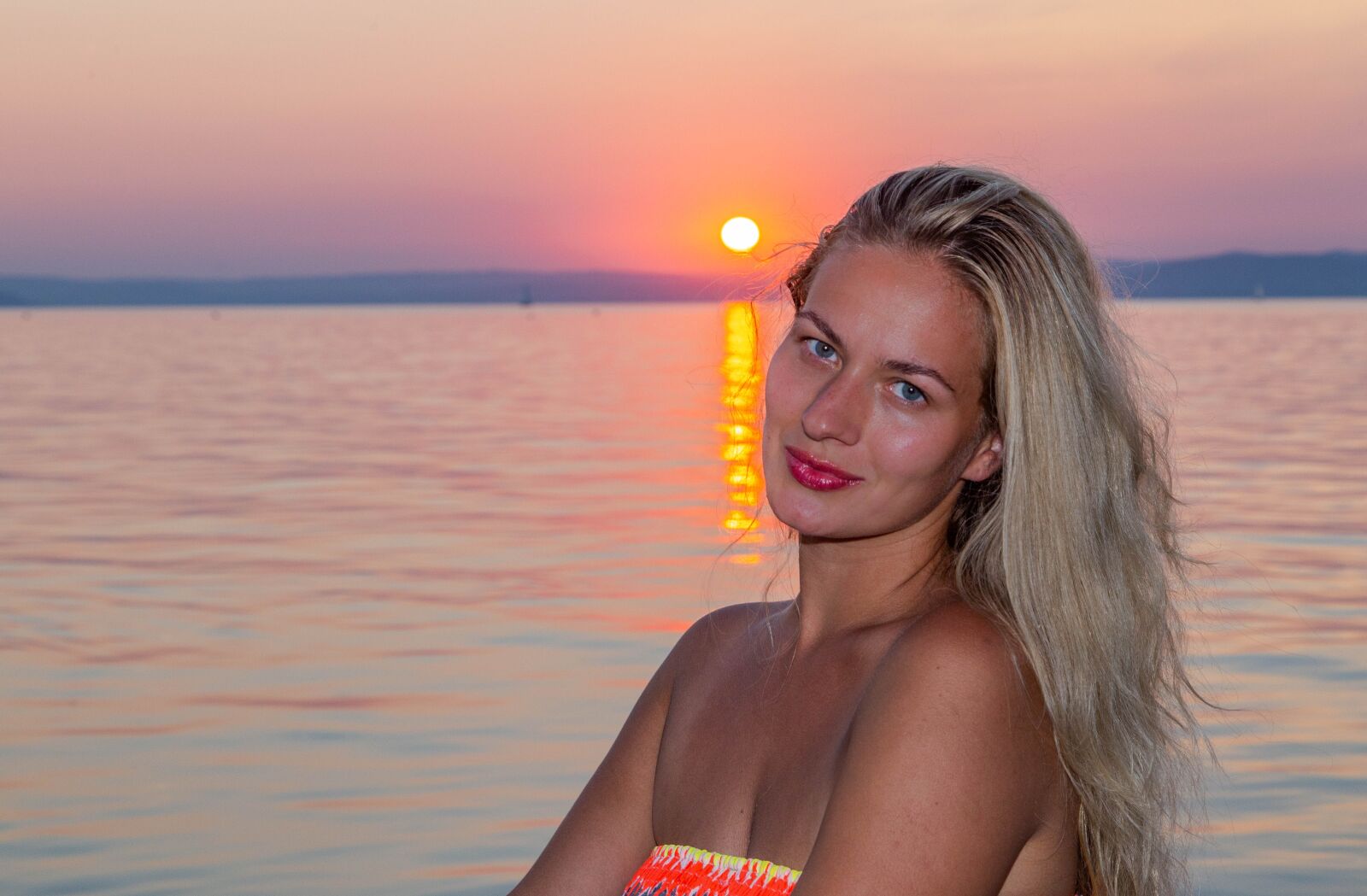 Canon EOS 6D + Canon EF 24-105mm F4L IS USM sample photo. Pretty woman, sunset, purple photography