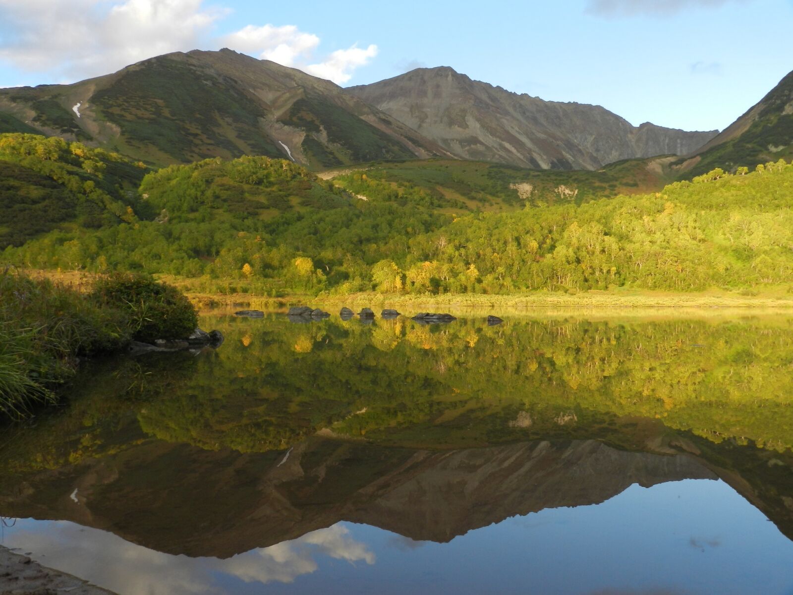 Nikon Coolpix P500 sample photo. Mountains, lake, forest photography