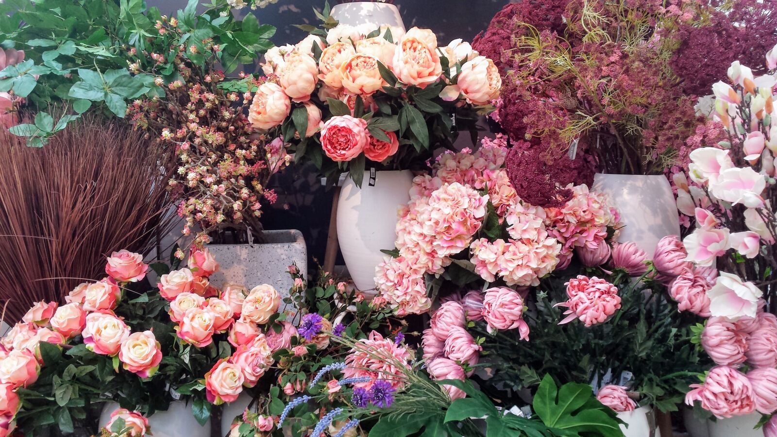 Samsung Galaxy S4 sample photo. Shop, flowers, roses photography