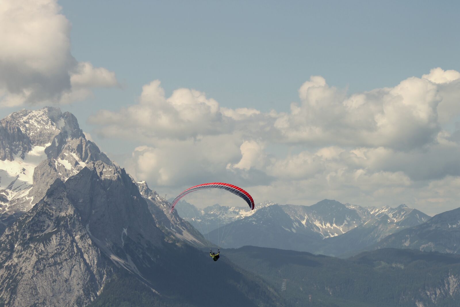 Canon EOS 1100D (EOS Rebel T3 / EOS Kiss X50) + Canon EF 28-80mm f/3.5-5.6 sample photo. Paraglider, alpine, zugspitze photography