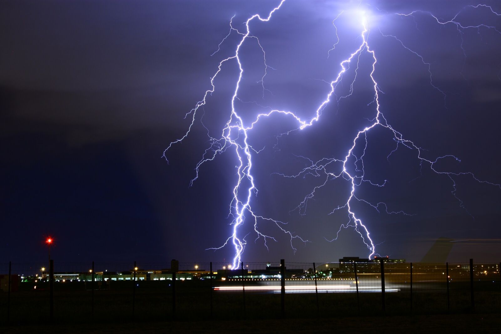 Canon EOS 450D (EOS Rebel XSi / EOS Kiss X2) sample photo. Lightning, strike, night photography