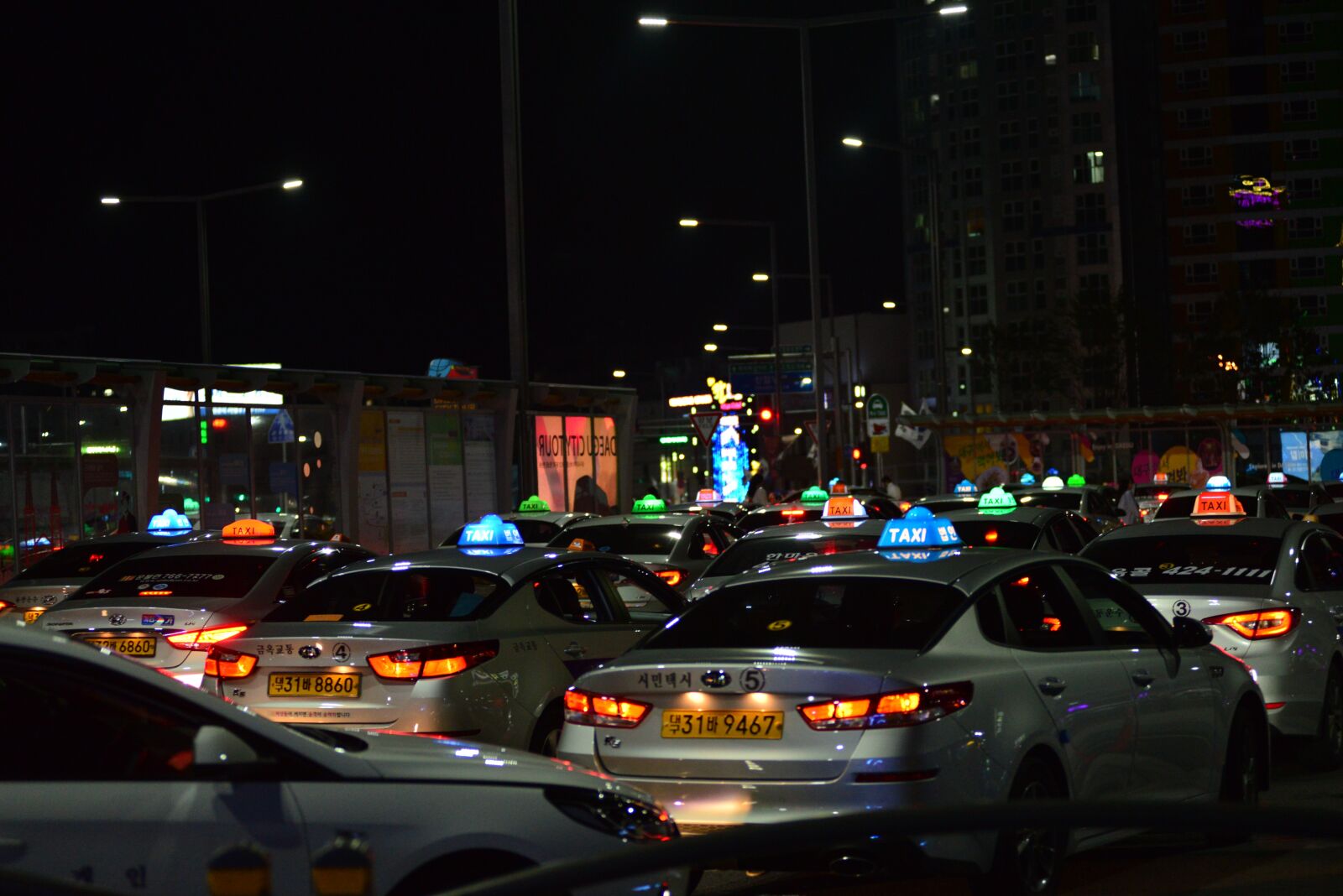 Nikon D600 sample photo. Night-time, taxi, the wait photography