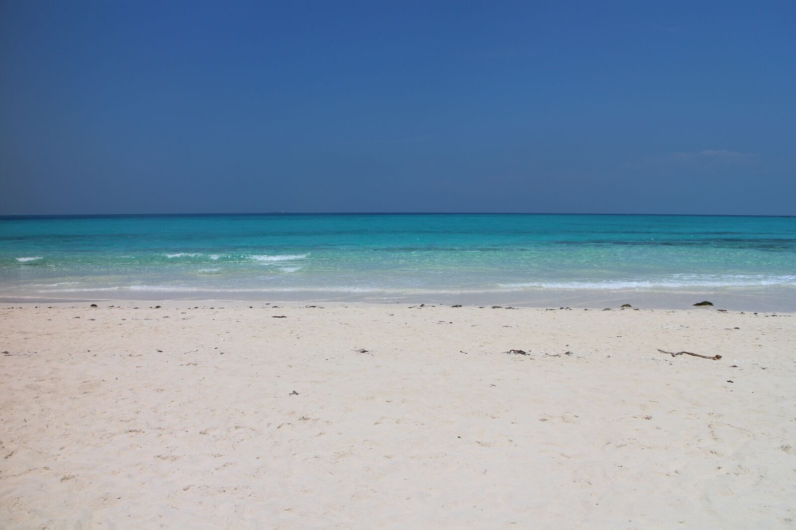 Canon EOS M sample photo. Beach, sand, lagoon photography