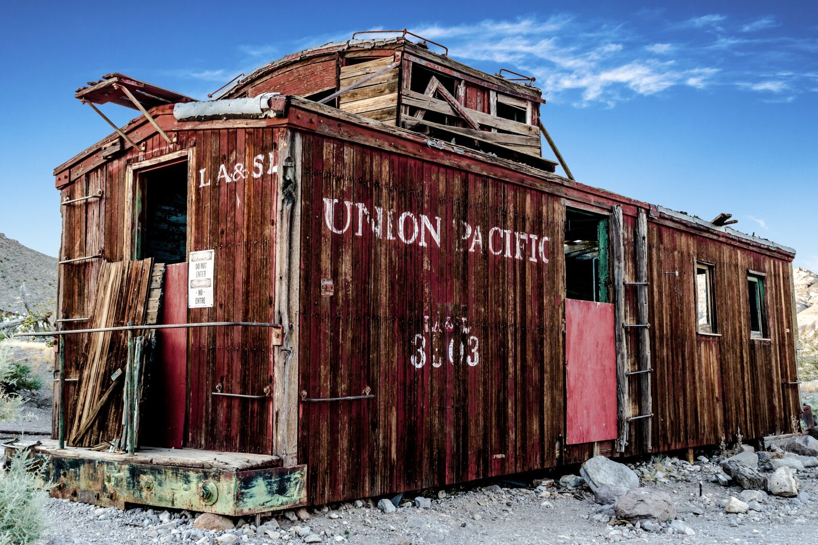 Canon EOS 7D Mark II sample photo. Abandoned, blue skies, desert photography