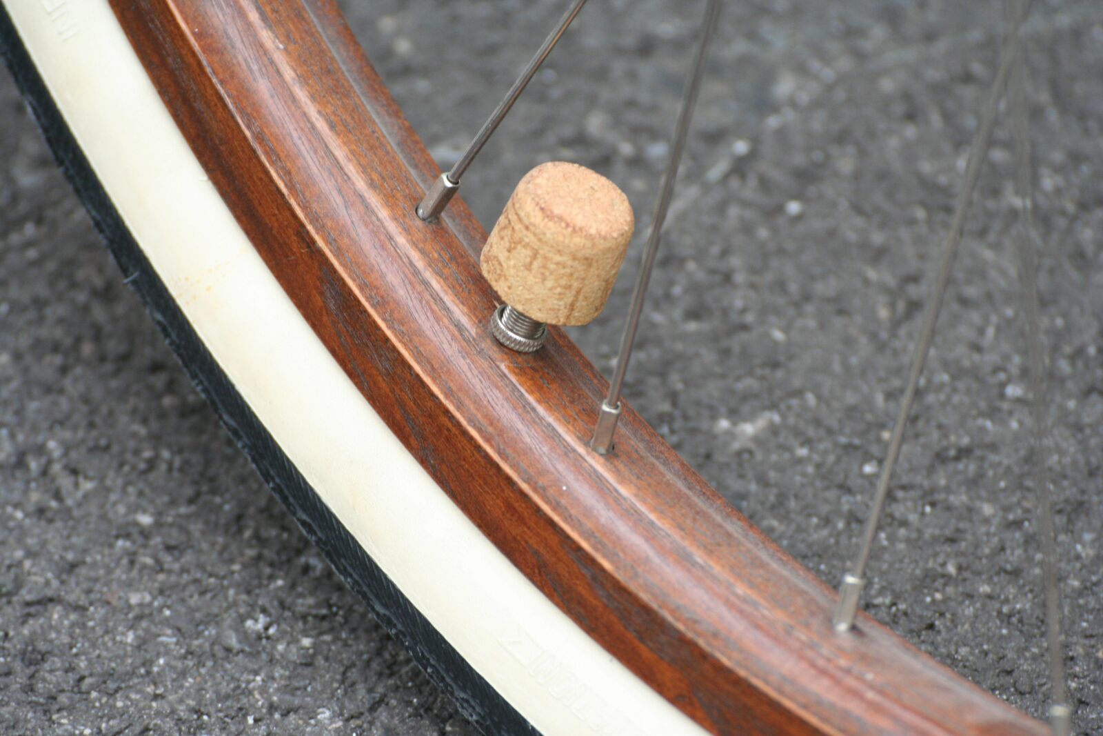 Canon EOS 350D (EOS Digital Rebel XT / EOS Kiss Digital N) sample photo. Bike, velo, wood photography