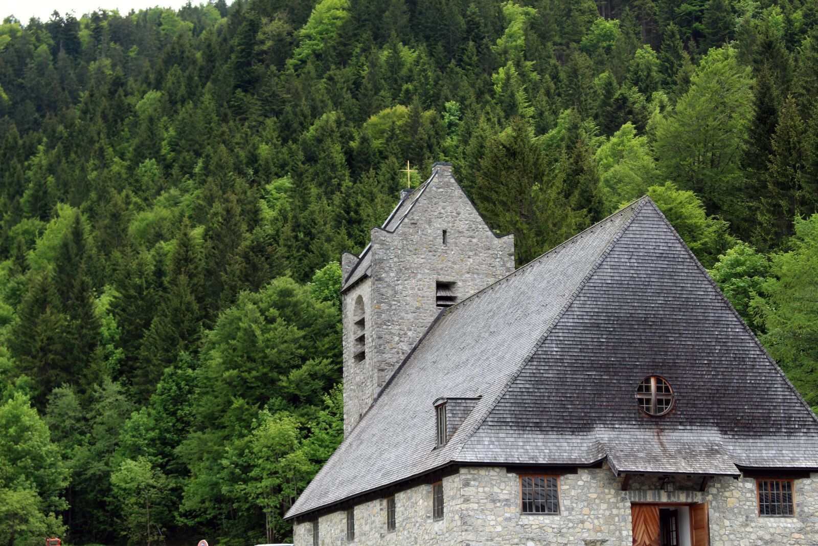 Canon EOS 700D (EOS Rebel T5i / EOS Kiss X7i) sample photo. Church, forest, building photography