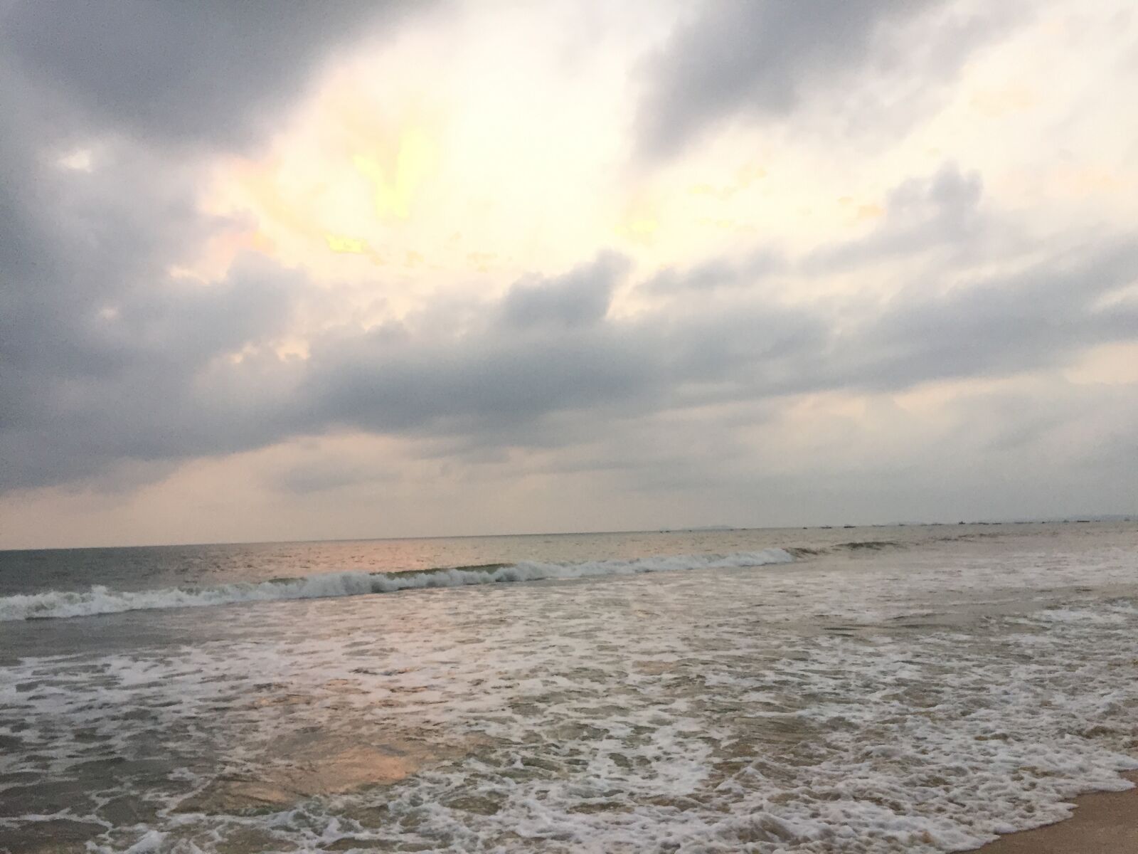 iPhone 6 back camera 4.15mm f/2.2 sample photo. Dusk, evening, sunset, water photography