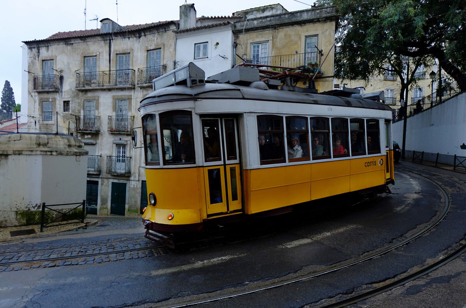 Fujifilm X-M1 sample photo. Lisbon, tram, yellow photography