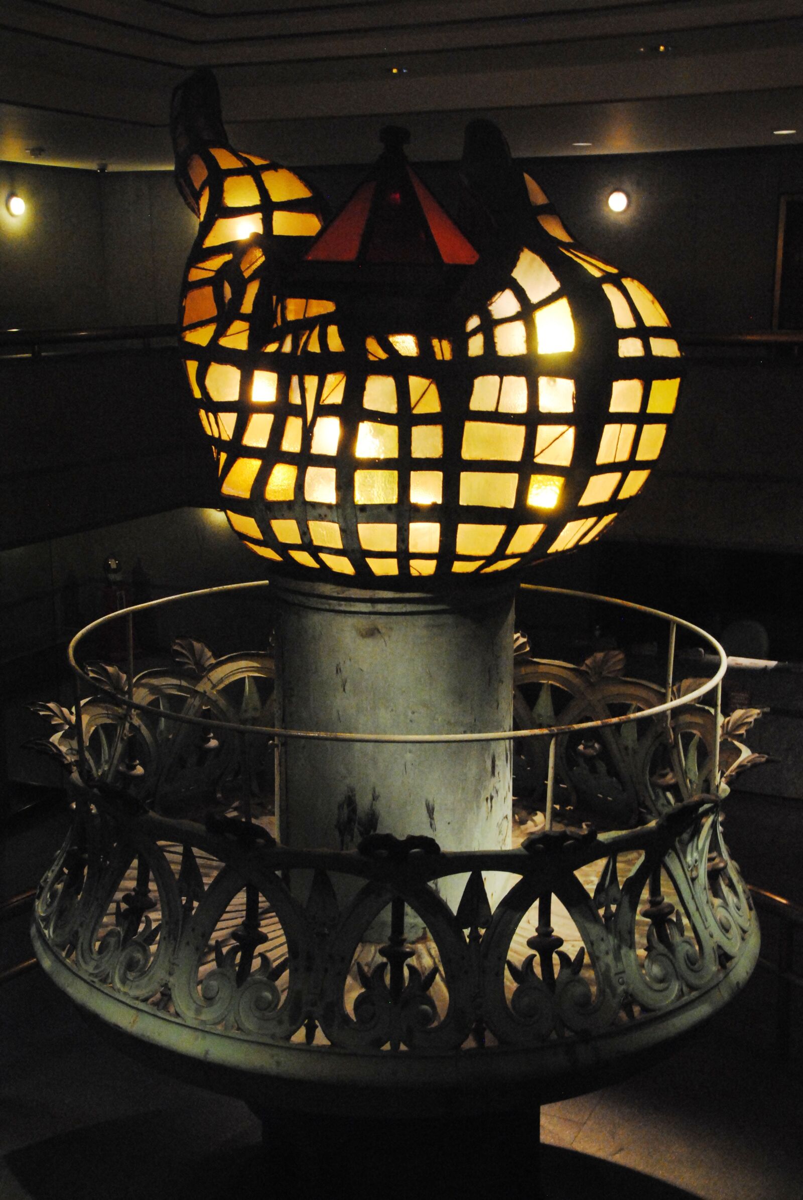 Nikon D3000 sample photo. Statue of liberty, torch photography