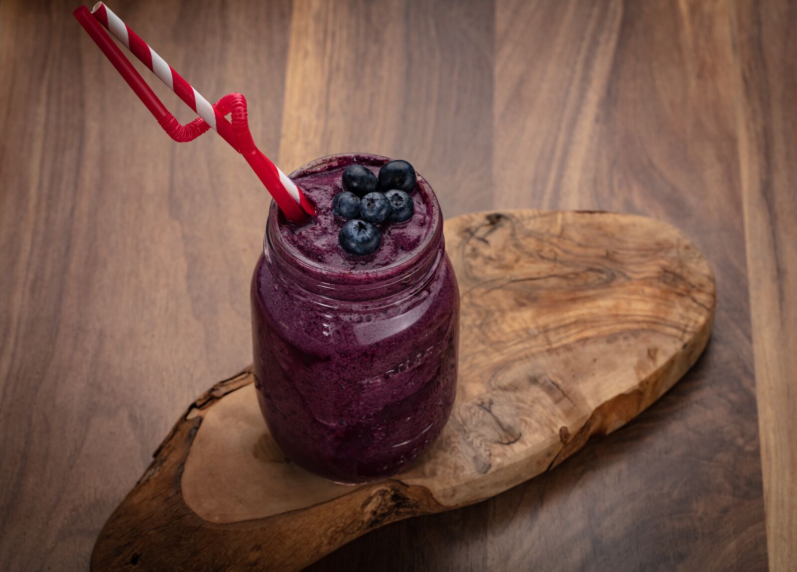 Canon EOS 5DS R + Canon EF 100mm F2.8L Macro IS USM sample photo. Smoothie, straw, blueberry photography