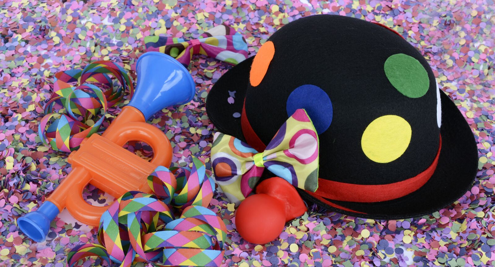 Nikon D7100 sample photo. Hat, confetti, streamer photography