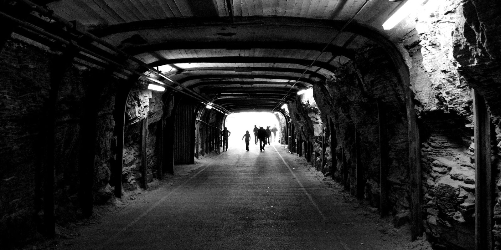 Canon EOS 600D (Rebel EOS T3i / EOS Kiss X5) sample photo. Tunnel, people, silhouettes photography