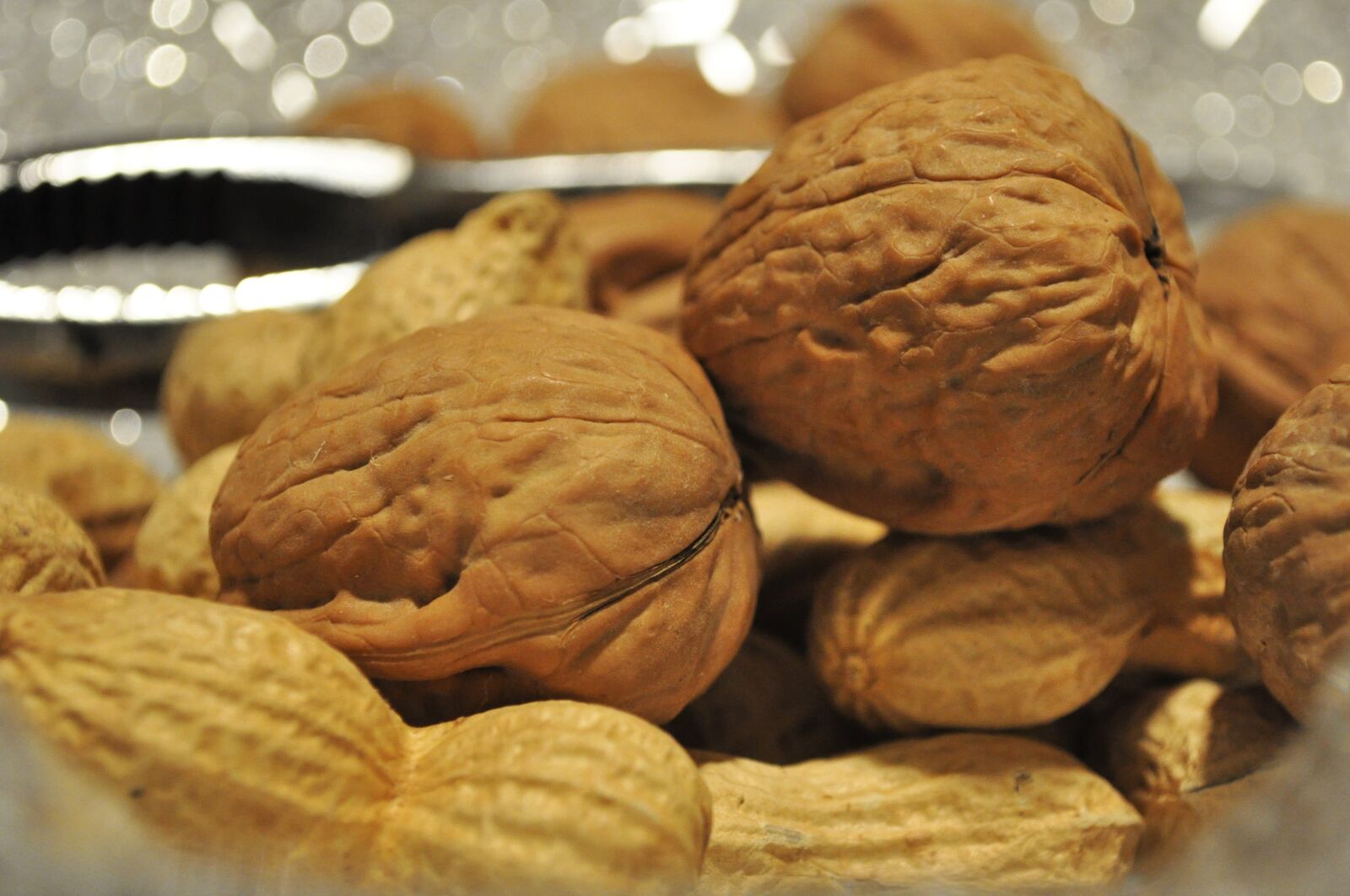Nikon D5000 sample photo. Walnuts, nuts, dried fruit photography